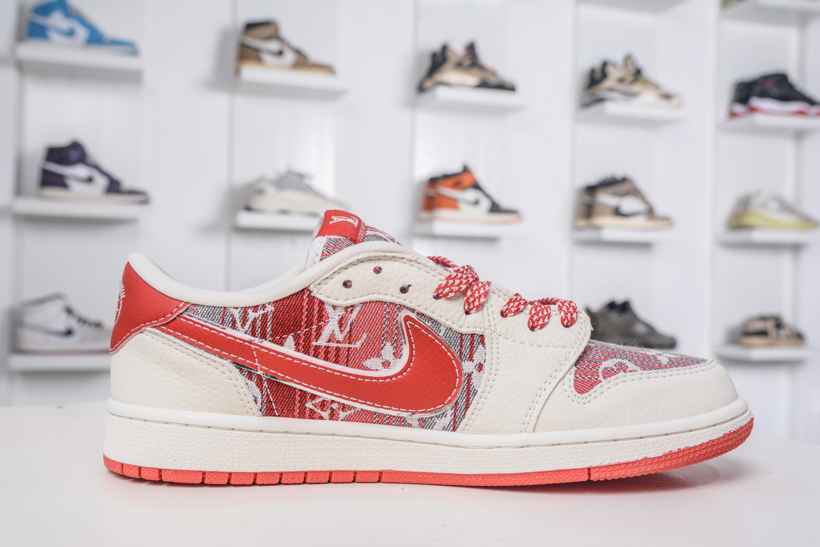 TS x Air Jordan x Louis Vuitton AJ1 Low 倒钩低帮LV联名-白红帆布 XS2025-067