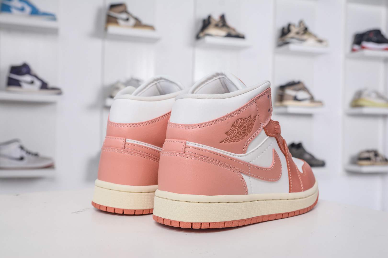 Air Jordan AJ1 Mid 中帮 白粉 BQ6472-180
