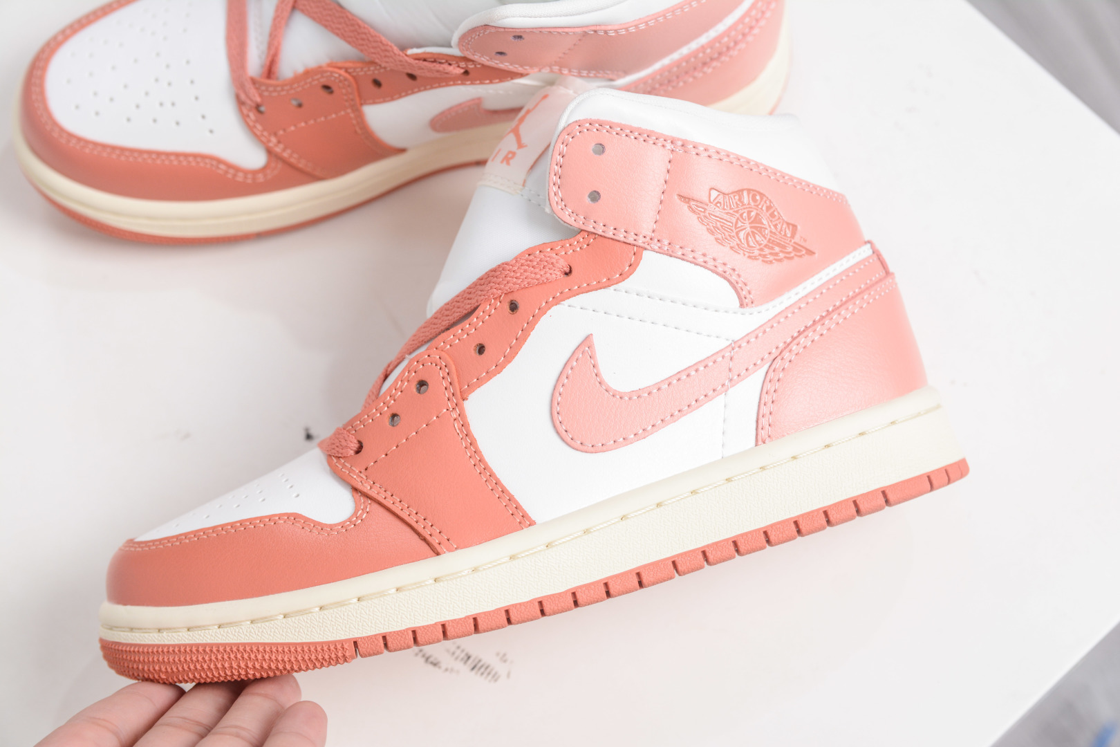 Air Jordan AJ1 Mid 中帮 白粉 BQ6472-180