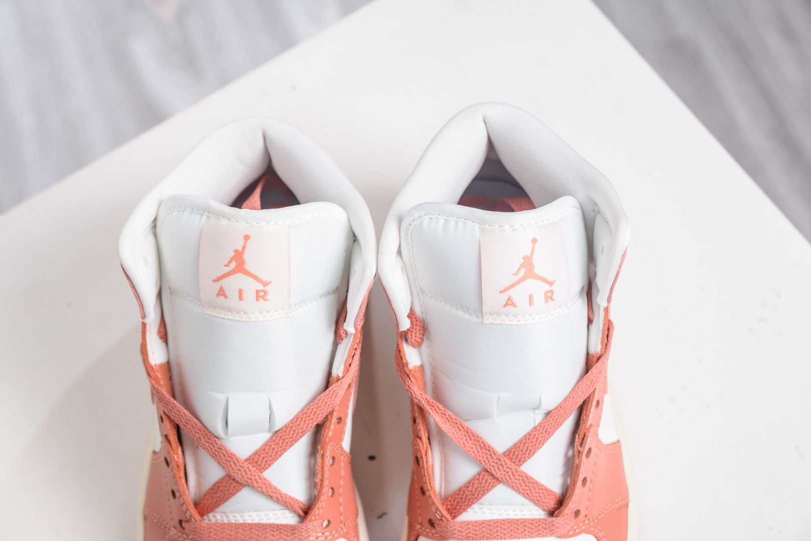 Air Jordan AJ1 Mid 中帮 白粉 BQ6472-180