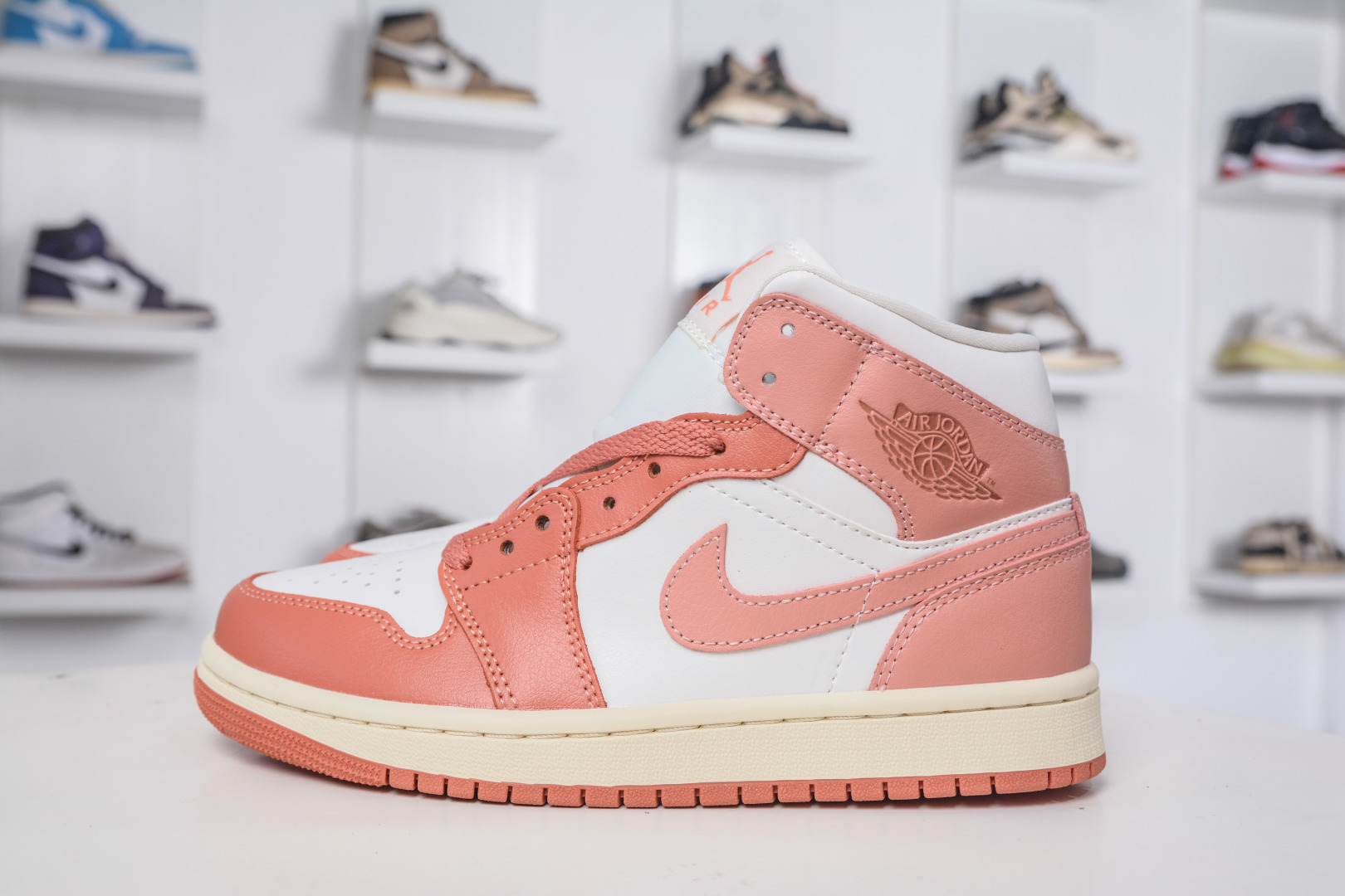 Air Jordan AJ1 Mid 中帮 白粉 BQ6472-180