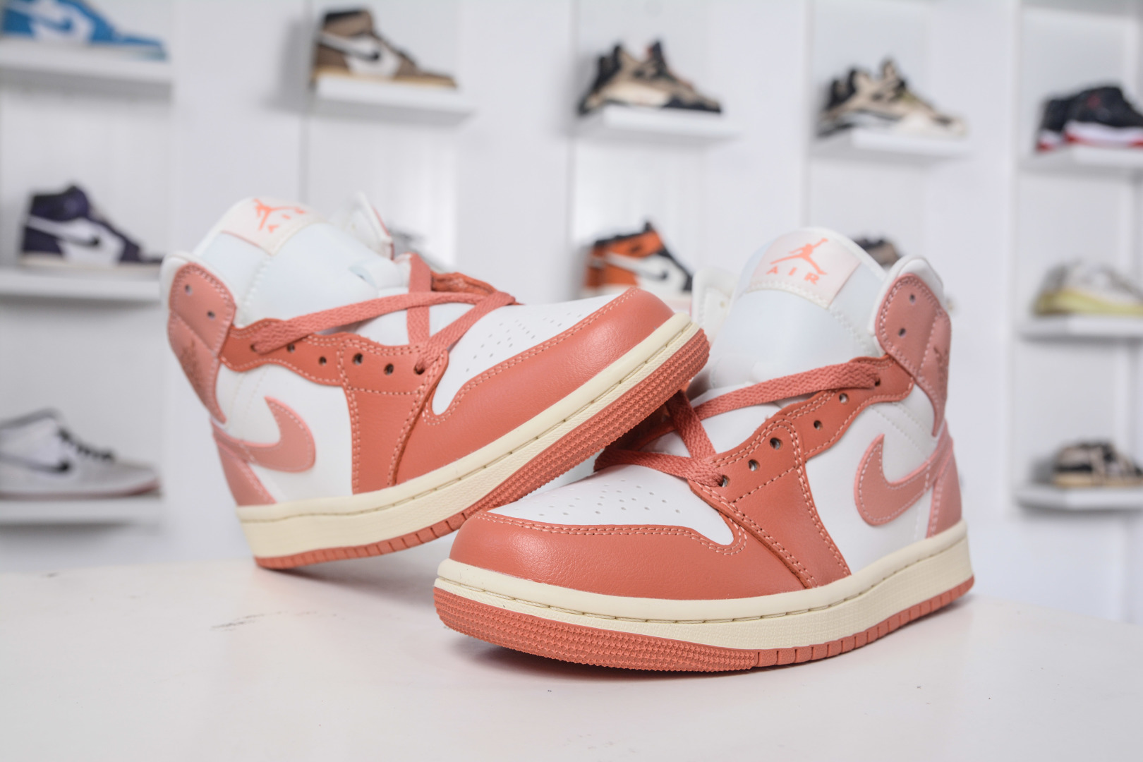 Air Jordan AJ1 Mid 中帮 白粉 BQ6472-180