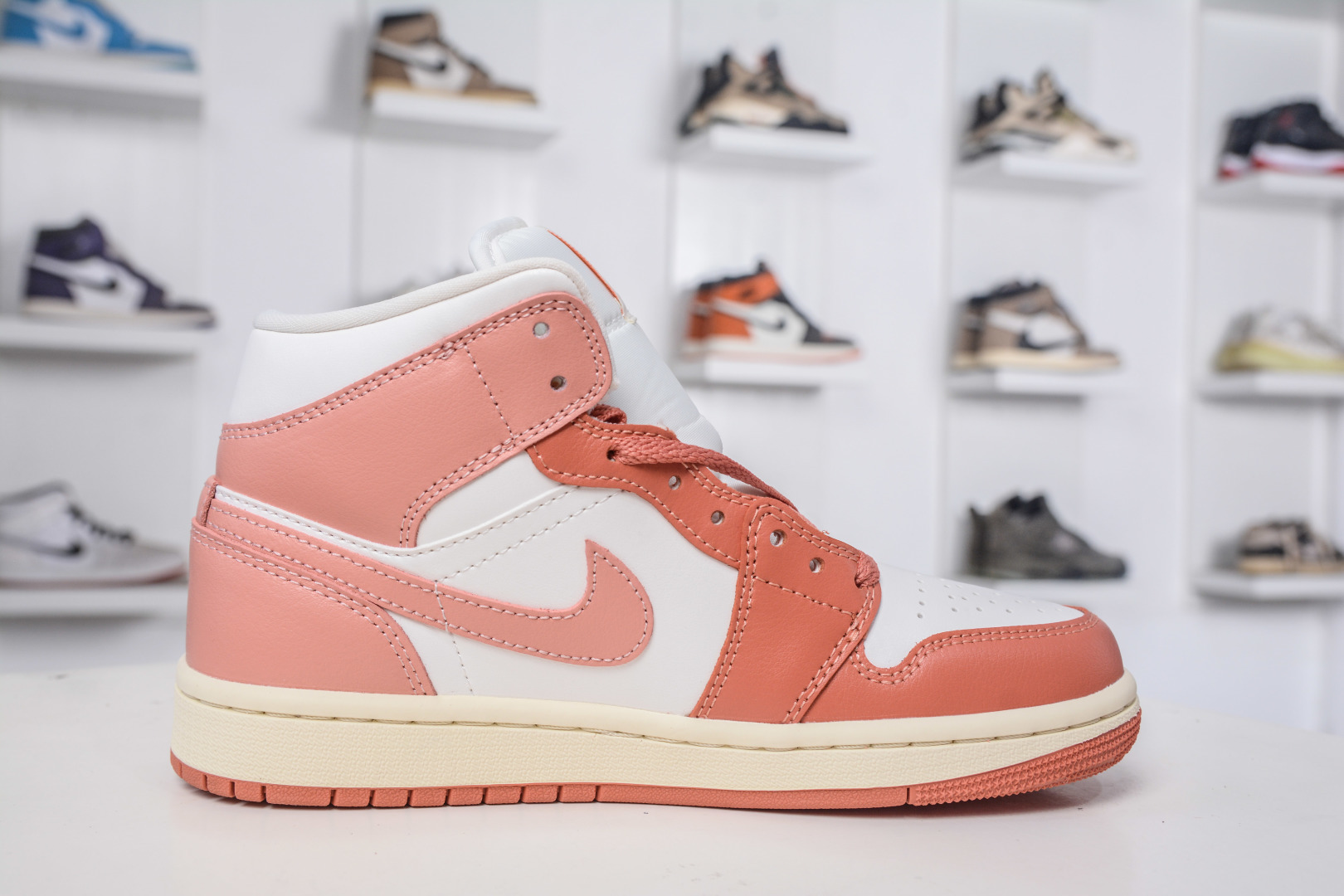 Air Jordan AJ1 Mid 中帮 白粉 BQ6472-180
