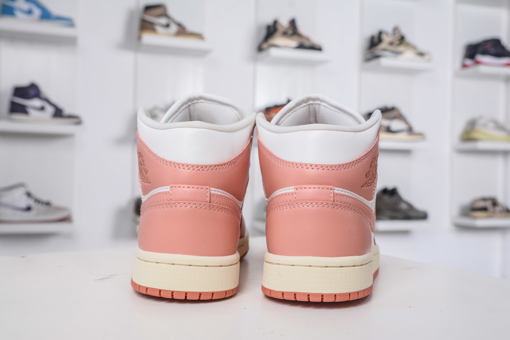Air Jordan AJ1 Mid 中帮 白粉 BQ6472-180
