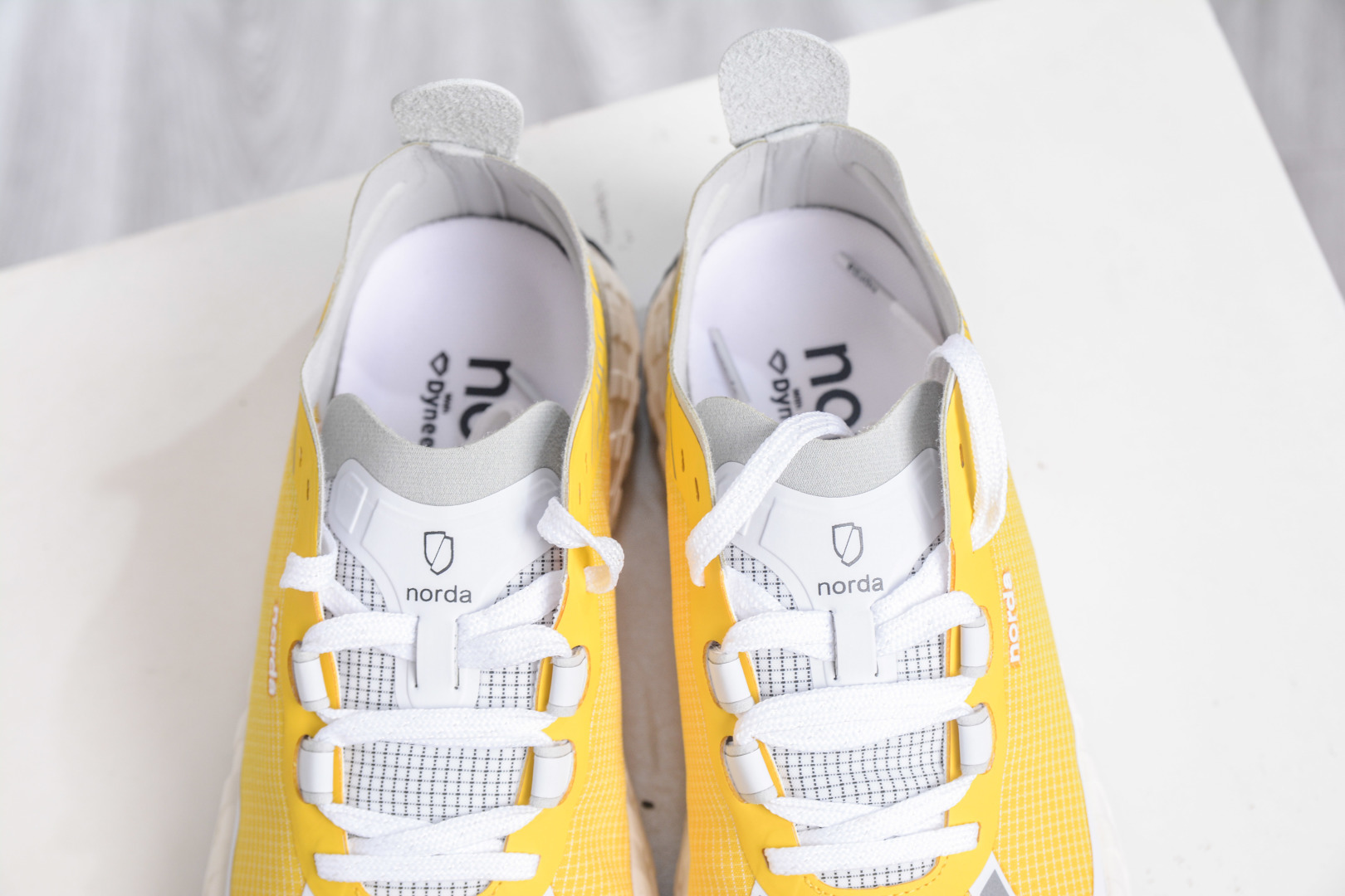 220 NORDA 001 G+ 轻便户外运动舒适防滑耐磨低帮跑步鞋