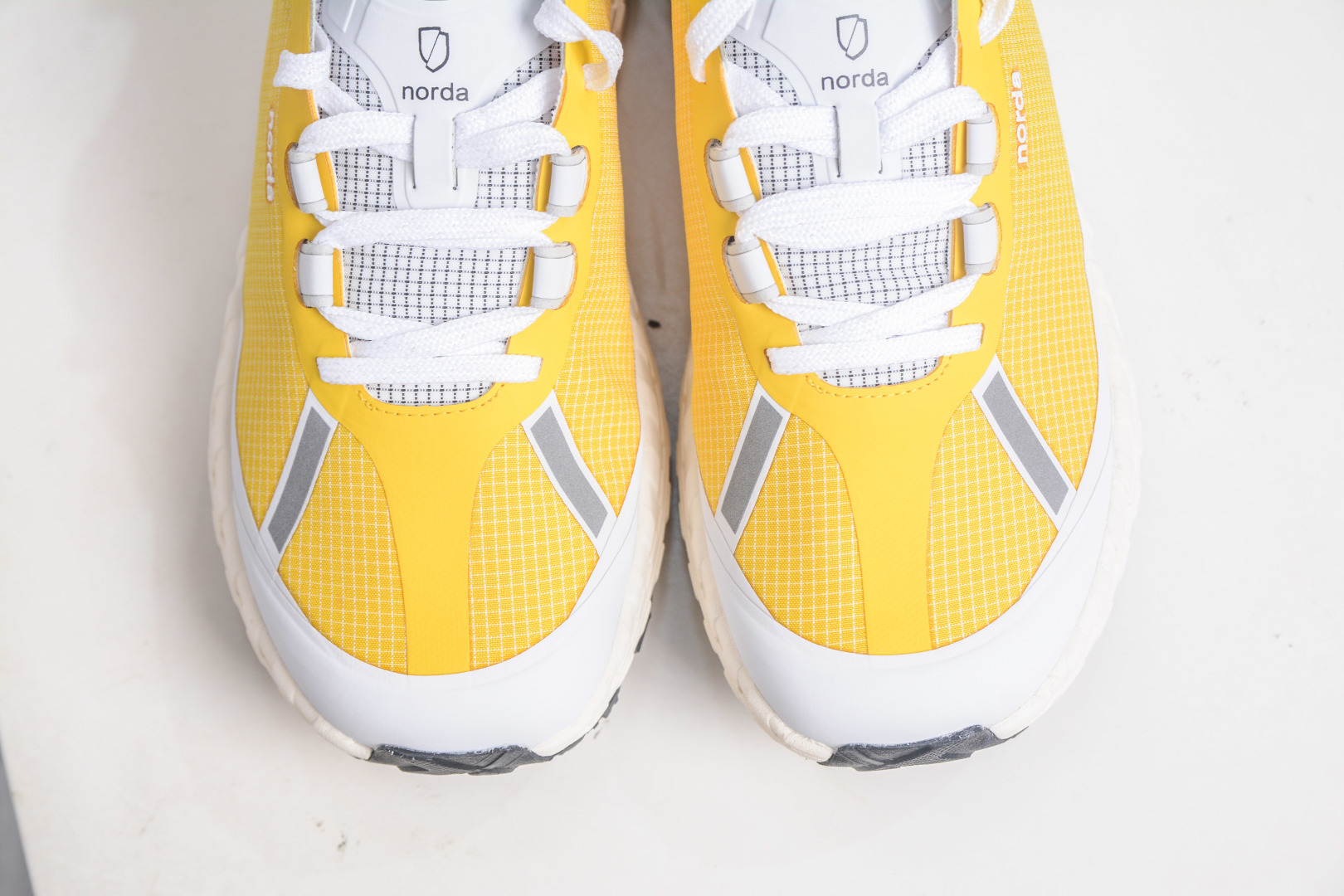 220 NORDA 001 G+ 轻便户外运动舒适防滑耐磨低帮跑步鞋