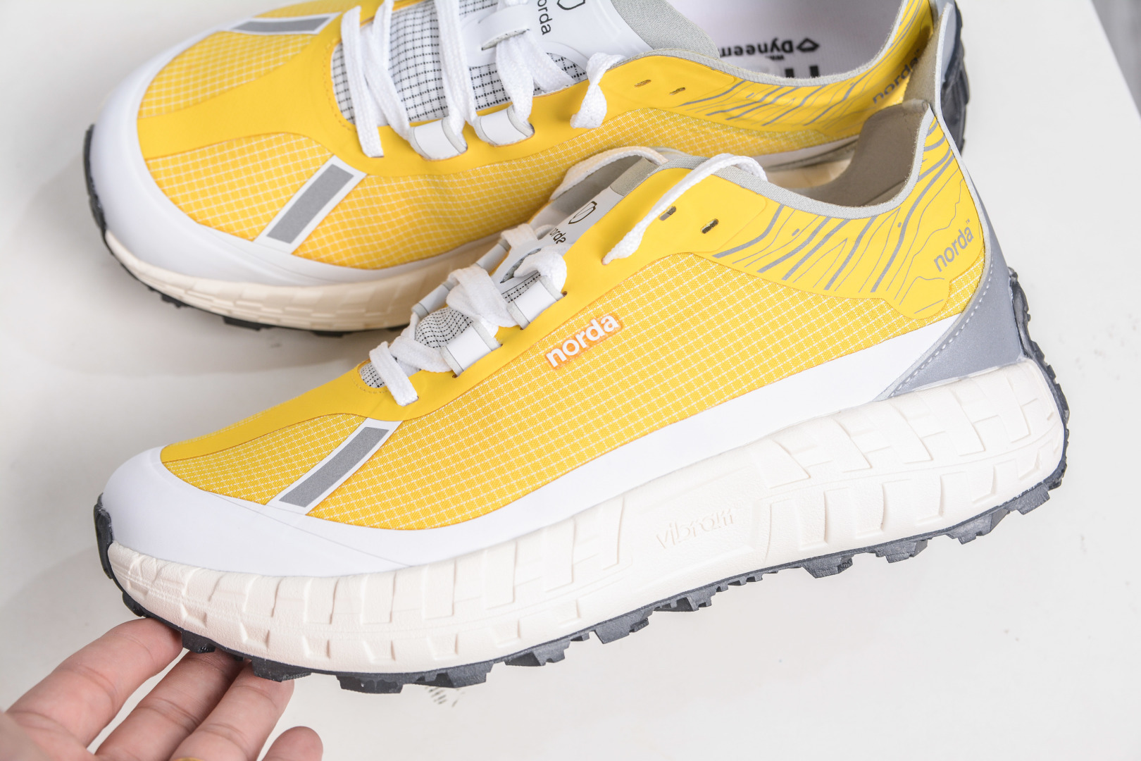 220 NORDA 001 G+ 轻便户外运动舒适防滑耐磨低帮跑步鞋