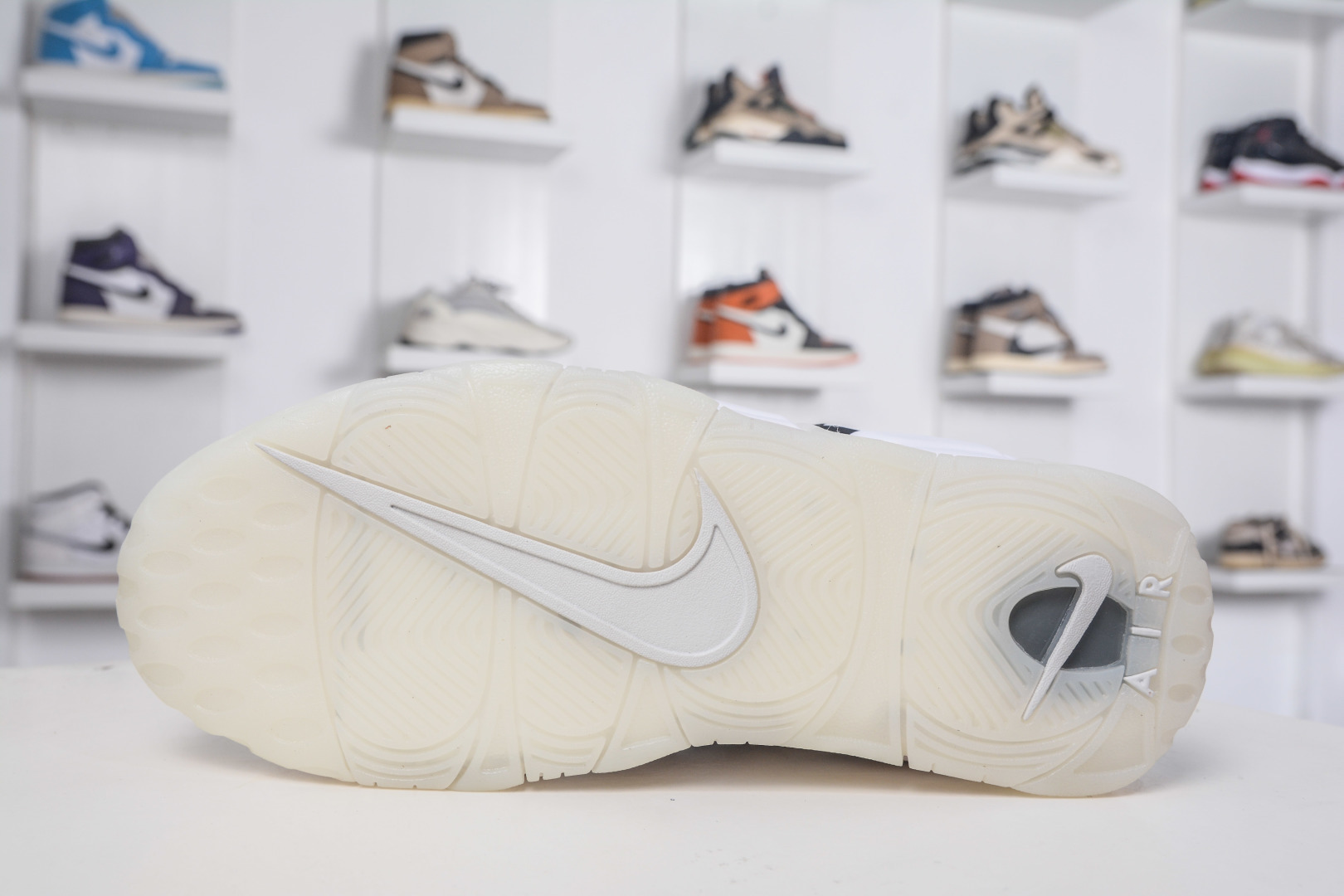 Nike Air More Uptempo Low 白黑涂鸦 DQ5014-100 Nike Air More Uptempo Low 白黑涂鸦 DQ5014-100