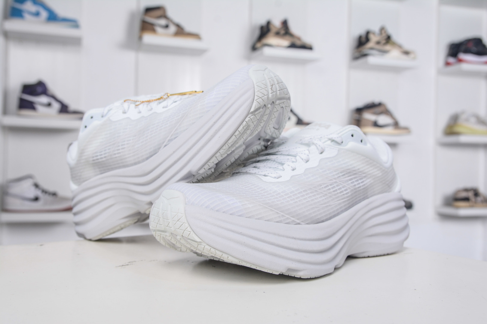 180 X版纯原HOKA ONE ONE Bondi 8 TS CAGED 轻量低帮户外越野跑鞋 户外山脉越野轻量运动跑鞋 1155391/WMC