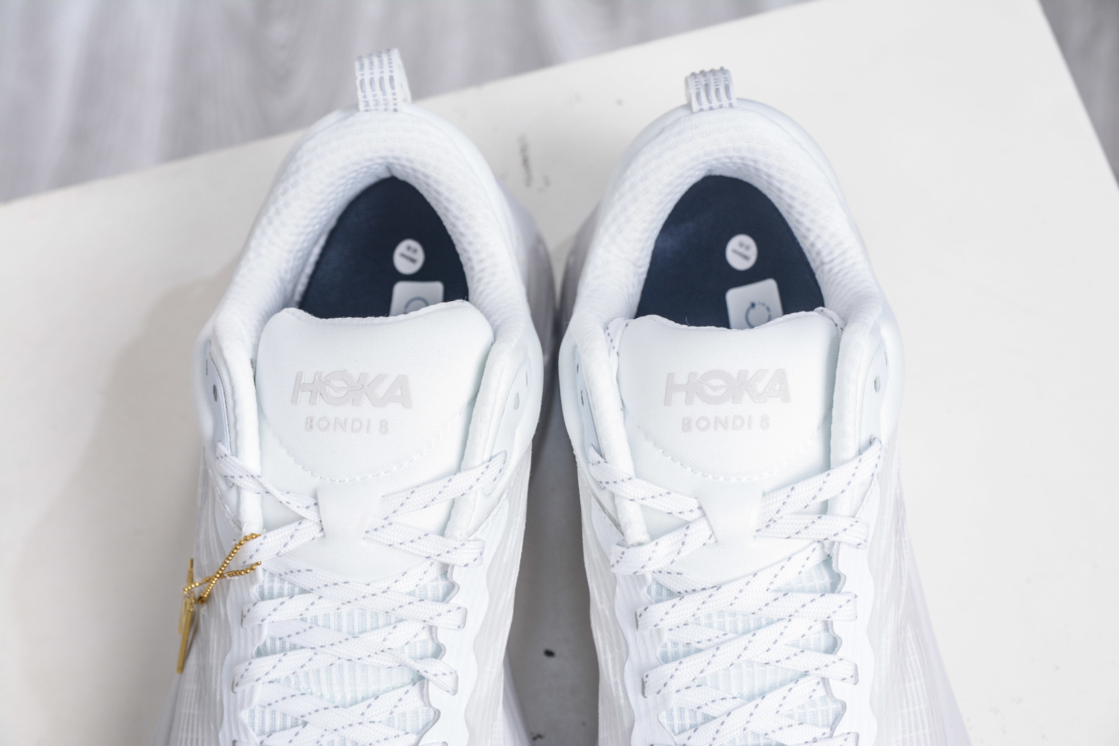 180 X版纯原HOKA ONE ONE Bondi 8 TS CAGED 轻量低帮户外越野跑鞋 户外山脉越野轻量运动跑鞋 1155391/WMC