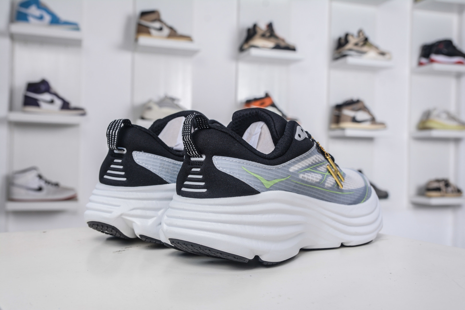 180 X版纯原HOKA ONE ONE Bondi 8 TS CAGED 轻量低帮户外越野跑鞋 户外山脉越野轻量运动跑鞋 1155391/WTTR