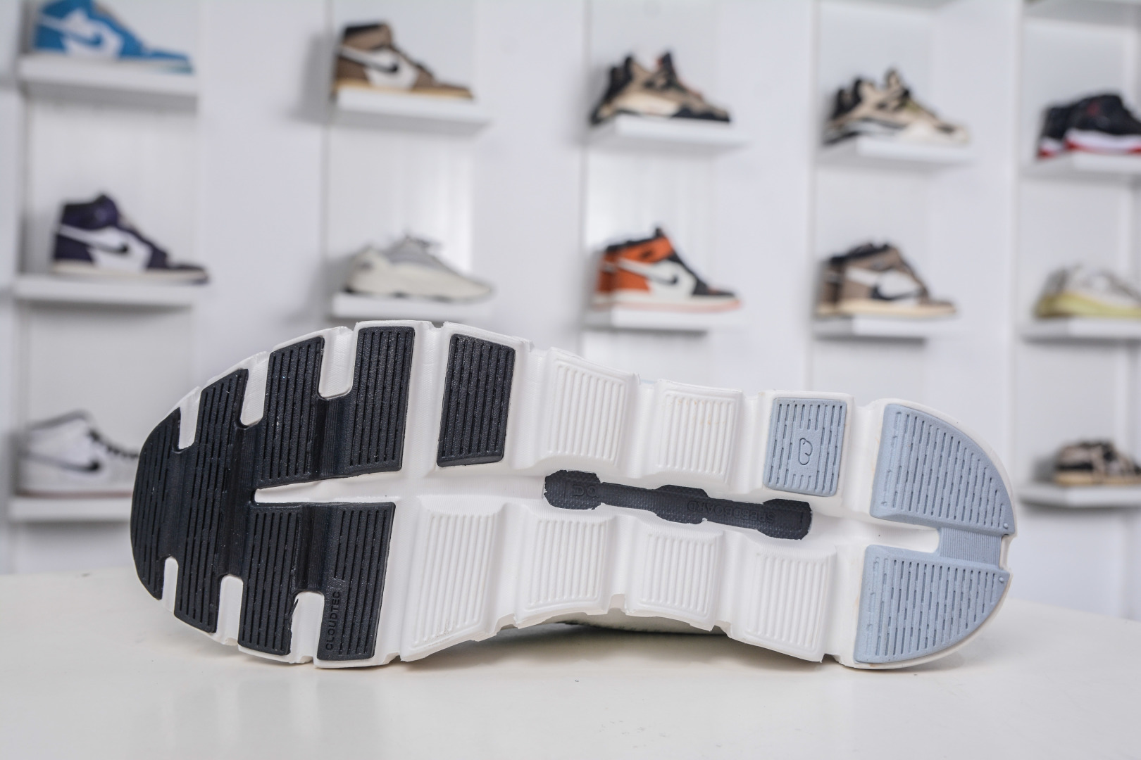 On Running Cloud Hi Edge Women's Sneakers | Outdoor Street Style Running Shoes 5 cmp i1758641432730 4814 0 4