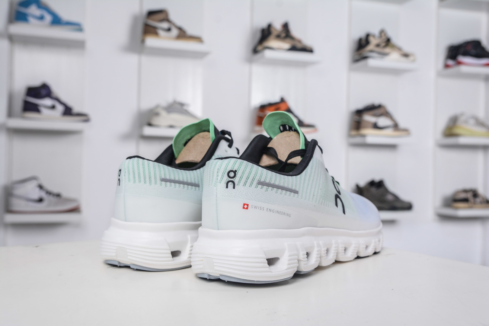 On Running Cloud Hi Edge Women's Sneakers | Outdoor Street Style Running Shoes 6 cmp i1758641432786 2062 0 5