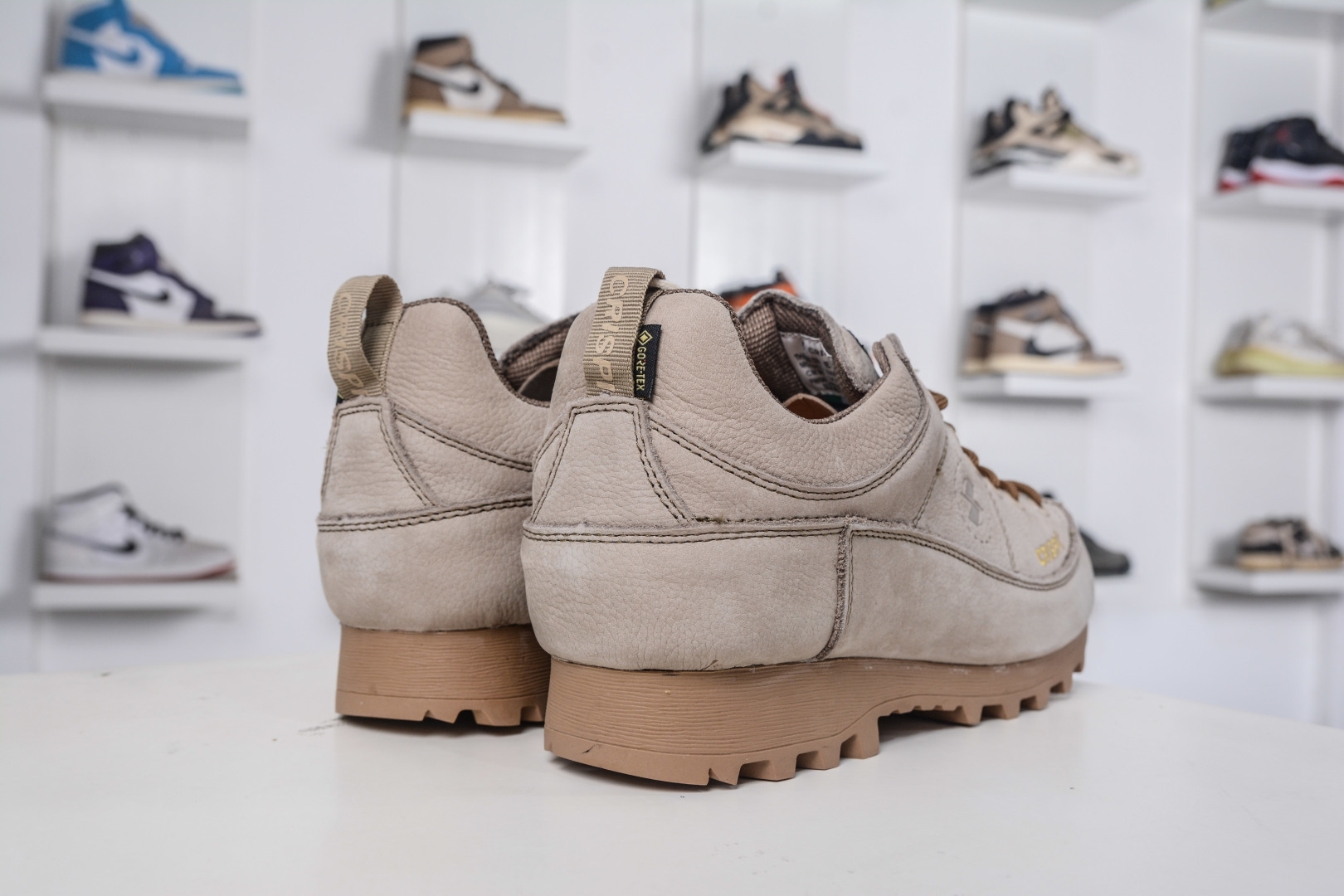 240 CRISPI Monaco 摩纳哥 GTX 登山耐磨防水中帮 户外功能鞋