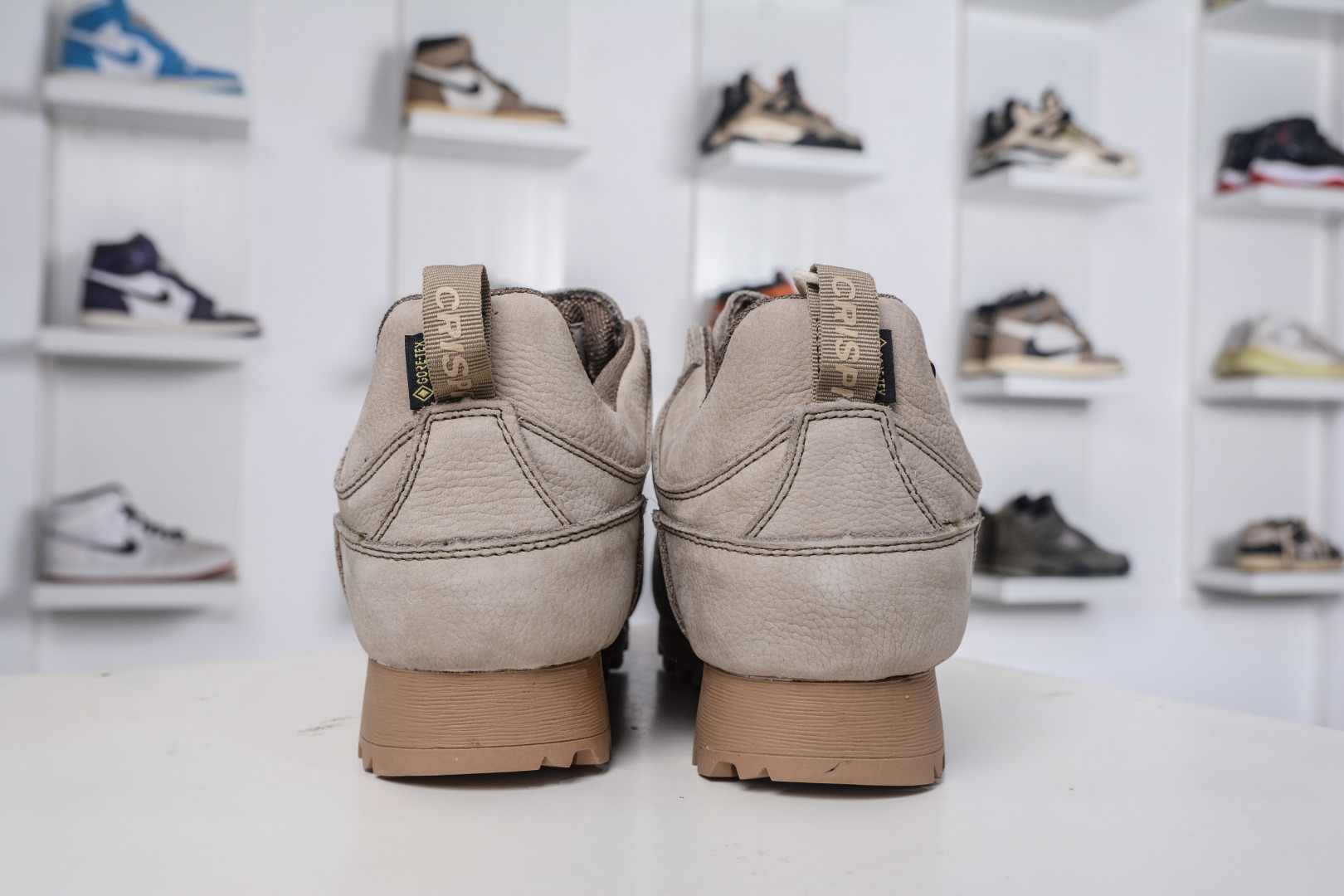 240 CRISPI Monaco 摩纳哥 GTX 登山耐磨防水中帮 户外功能鞋