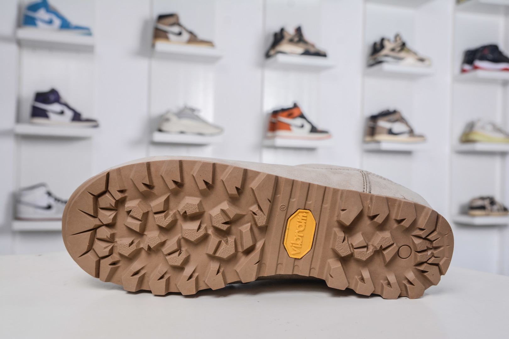 240 CRISPI Monaco 摩纳哥 GTX 登山耐磨防水中帮 户外功能鞋