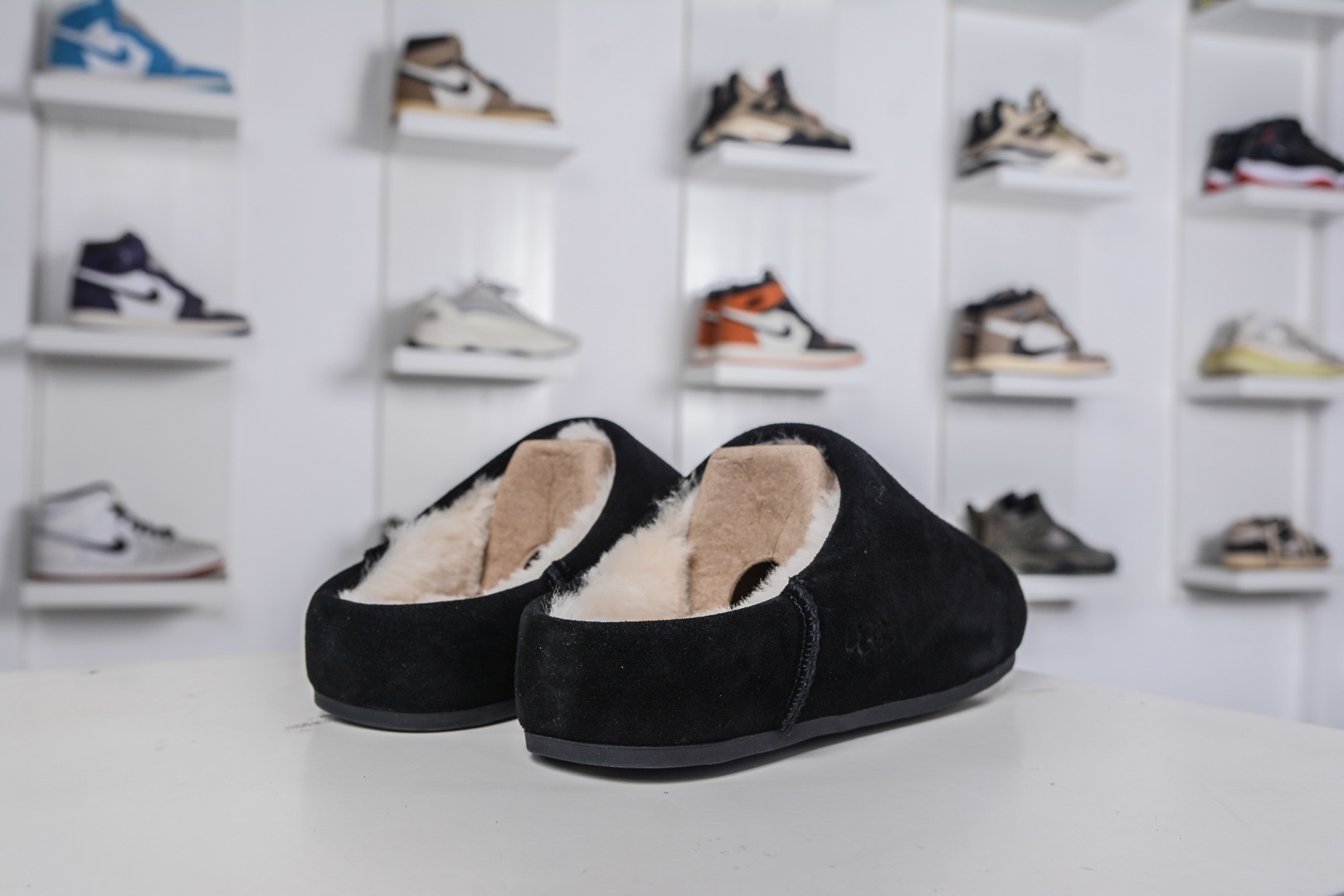 260 UGG Elea Slip-On 轻薄一脚蹬 居家 办公室 空调房室内 易搭配超时髦大长腿福利款 1171390