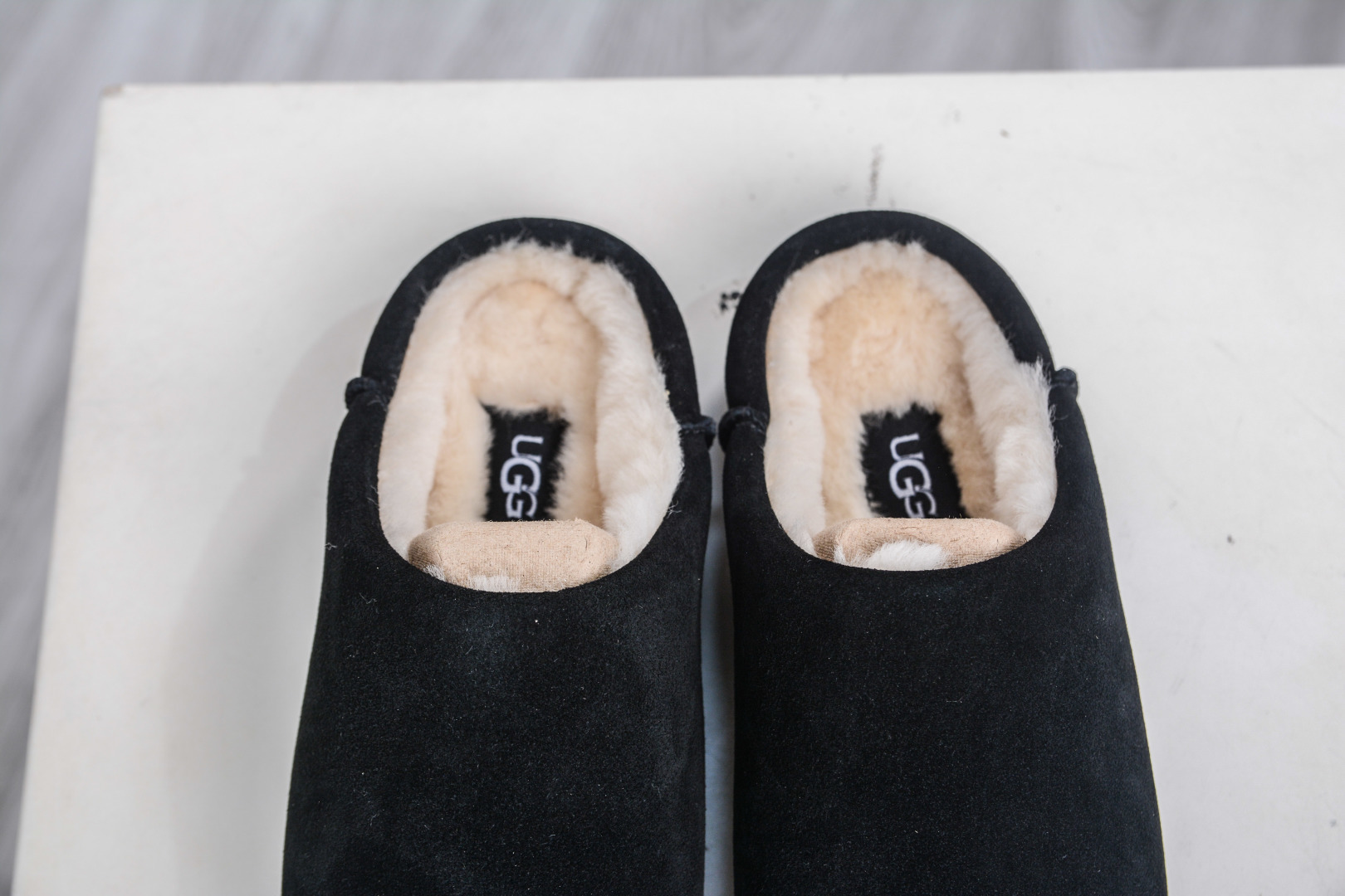 260 UGG Elea Slip-On 轻薄一脚蹬 居家 办公室 空调房室内 易搭配超时髦大长腿福利款 1171390