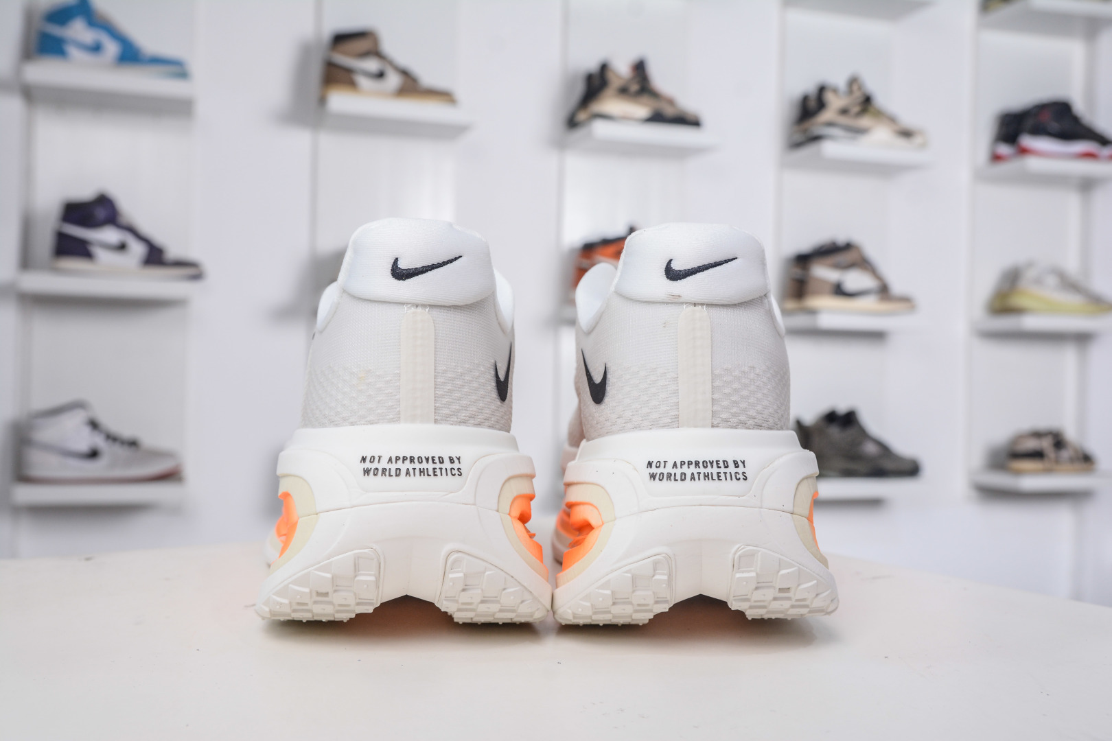 X版 Nike Vomero 19 全掌气垫缓震网面运动跑鞋 HQ2050-100