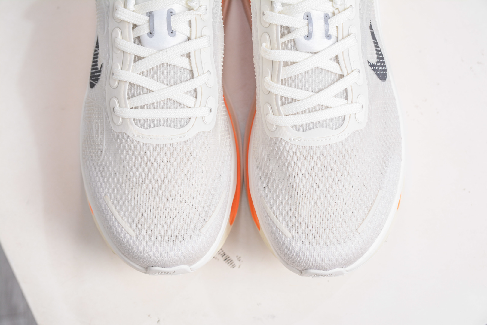 X版 Nike Vomero 19 全掌气垫缓震网面运动跑鞋 HQ2050-100