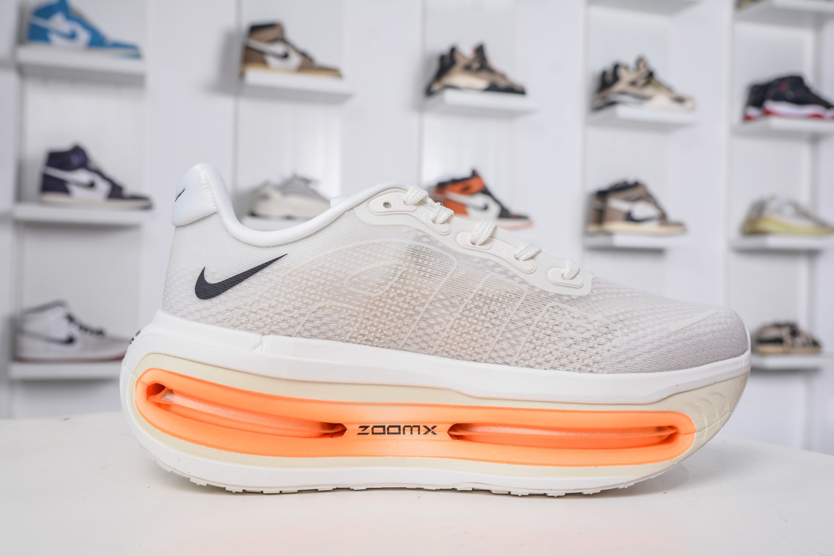 X版 Nike Vomero 19 全掌气垫缓震网面运动跑鞋 HQ2050-100