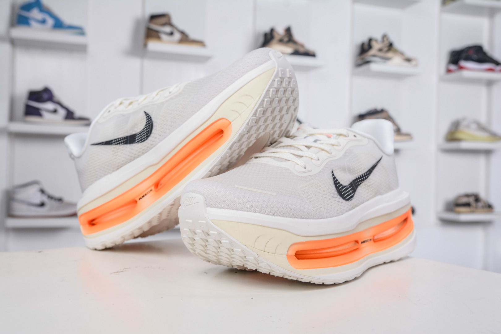 X版 Nike Vomero 19 全掌气垫缓震网面运动跑鞋 HQ2050-100