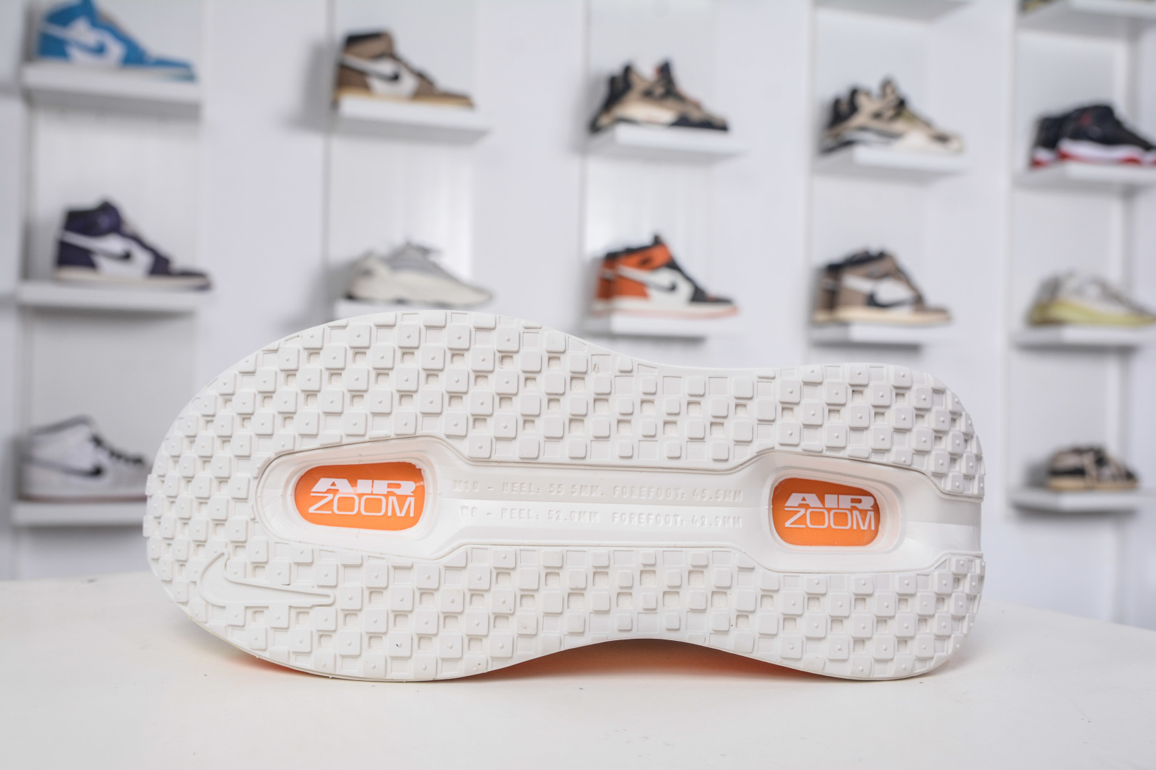 X版 Nike Vomero 19 全掌气垫缓震网面运动跑鞋 HQ2050-100