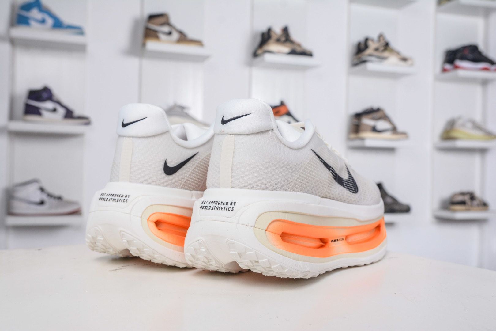 X版 Nike Vomero 19 全掌气垫缓震网面运动跑鞋 HQ2050-100