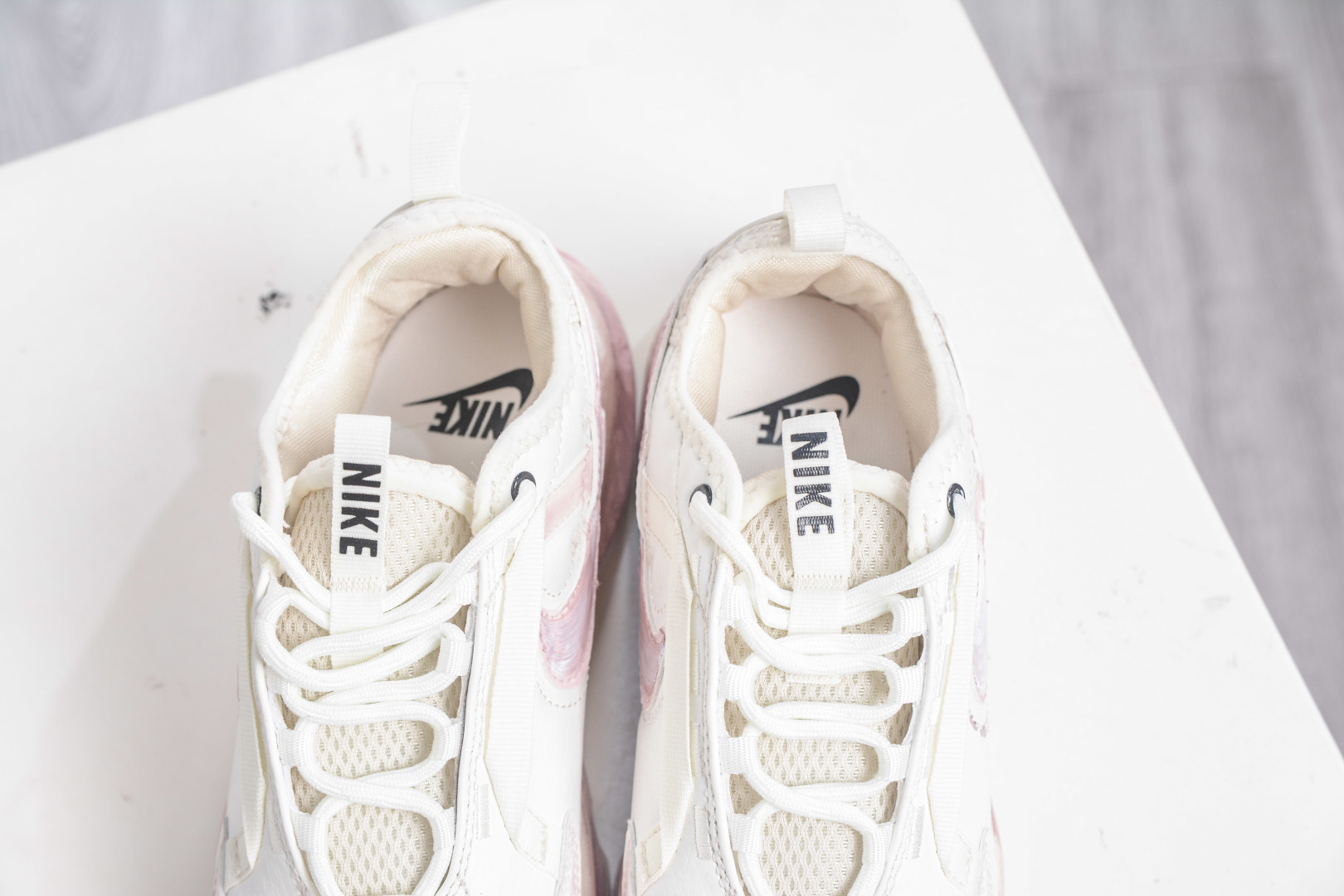 270 NIKE TC 7900 新款老爹鞋 注入非凡时尚气息 塑就高雅外观 耐穿合成材质搭配柔软丝绒 DD9682-100