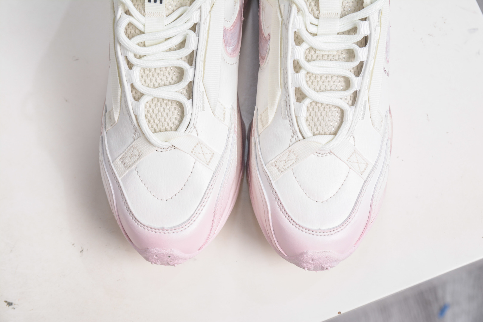 270 NIKE TC 7900 新款老爹鞋 注入非凡时尚气息 塑就高雅外观 耐穿合成材质搭配柔软丝绒 DD9682-100