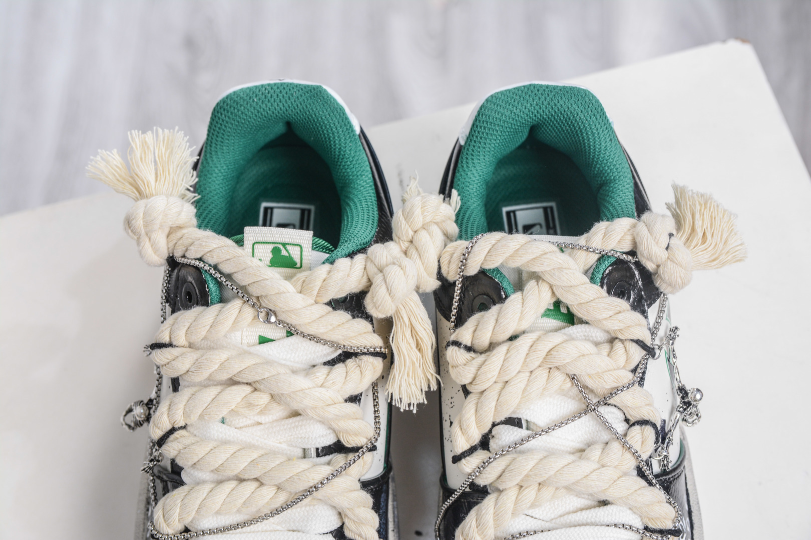 270 MLB Chunky Liner 冷银幽谷 涂鸦定制配色学长鞋系列低帮老爹风轻量增高厚底百搭休闲运动慢跑鞋 3ASXCA12N 50WHS-Chinese UA Cheap High Quatity Brand Clothes Bags handbags Sneakers wholesale wholesaler seller from China Factory suppliers Fashion Clothing Shoes best Quality Beautiful Price 270 MLB Chunky Liner 冷银幽谷 涂鸦定制配色学长鞋系列低帮老爹风轻量增高厚底百搭休闲运动慢跑鞋 3ASXCA12N 50WHS