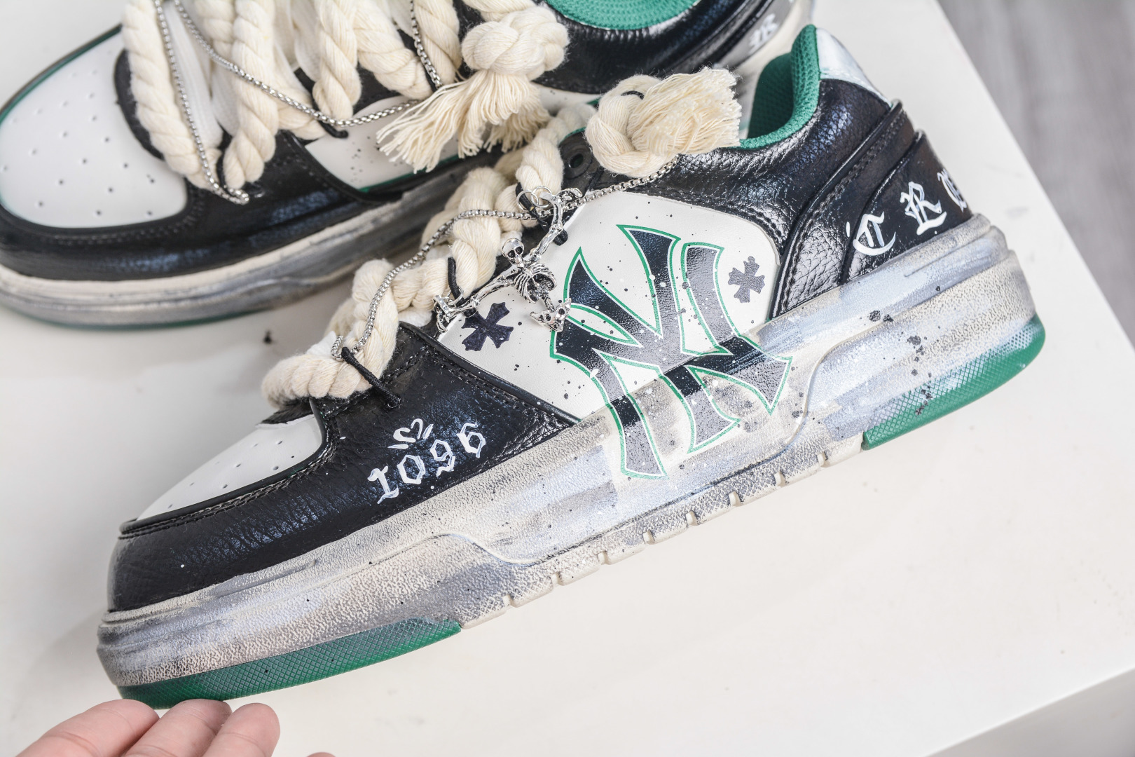 270 MLB Chunky Liner 冷银幽谷 涂鸦定制配色学长鞋系列低帮老爹风轻量增高厚底百搭休闲运动慢跑鞋 3ASXCA12N 50WHS-Chinese UA Cheap High Quatity Brand Clothes Bags handbags Sneakers wholesale wholesaler seller from China Factory suppliers Fashion Clothing Shoes best Quality Beautiful Price 270 MLB Chunky Liner 冷银幽谷 涂鸦定制配色学长鞋系列低帮老爹风轻量增高厚底百搭休闲运动慢跑鞋 3ASXCA12N 50WHS