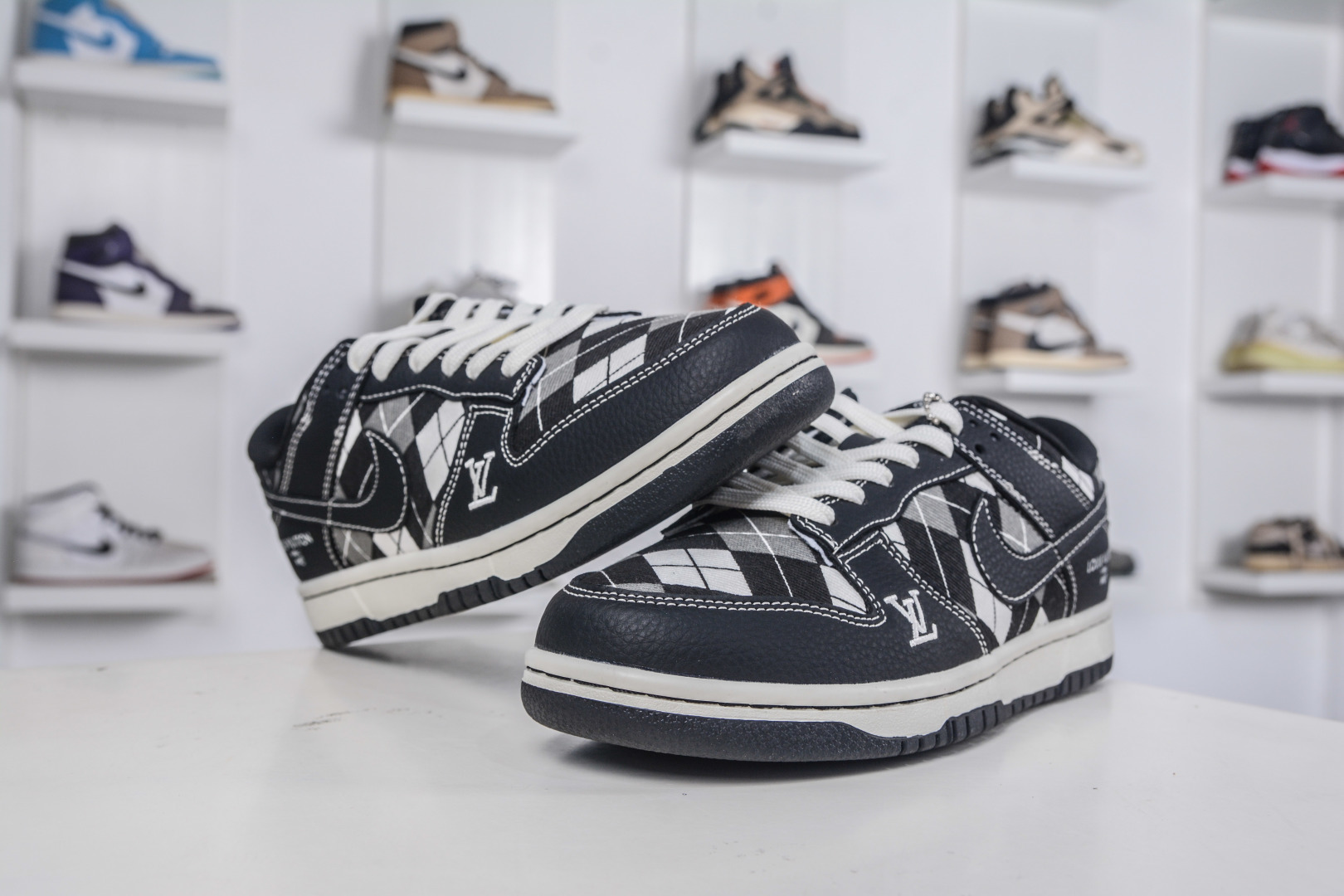 270 Nike SB Dunk Low x Louis Vuitton LV联名-黑白网格 SC0601-460