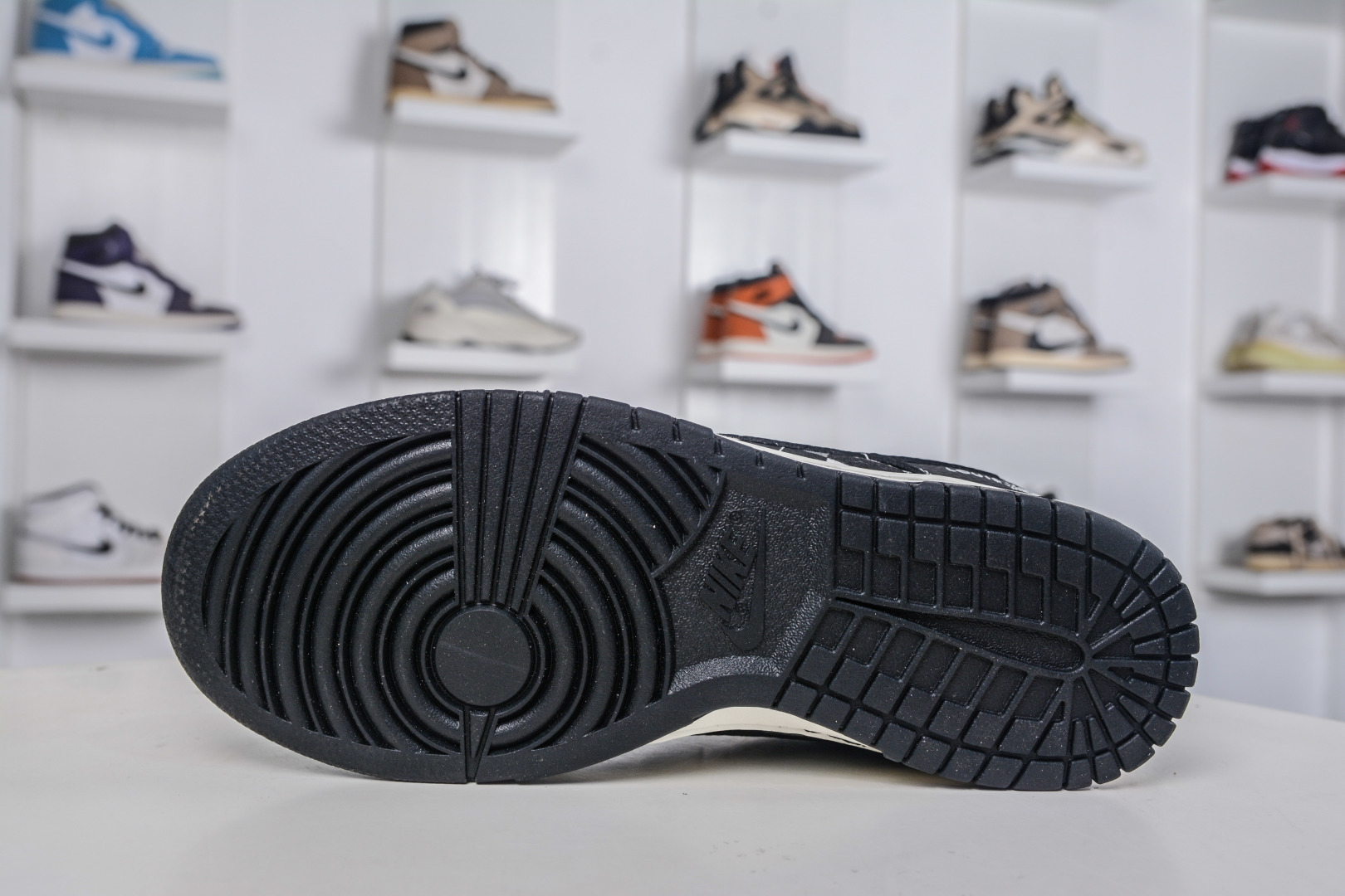 270 Nike SB Dunk Low x Louis Vuitton LV联名-黑白网格 SC0601-460