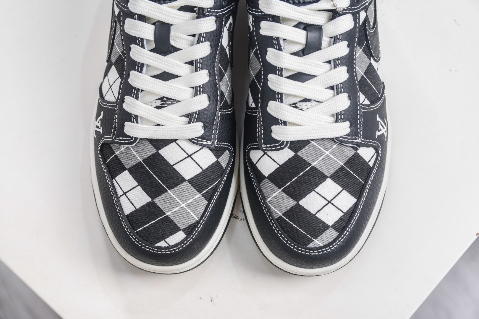 270 Nike SB Dunk Low x Louis Vuitton LV联名-黑白网格 SC0601-460