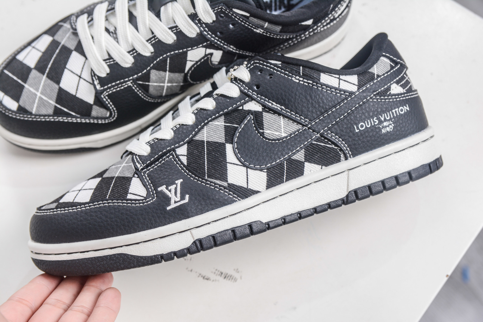 270 Nike SB Dunk Low x Louis Vuitton LV联名-黑白网格 SC0601-460