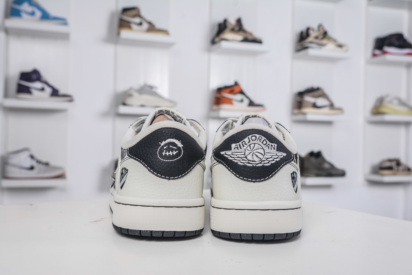 270 TS x Air Jordan x Louis Vuitton AJ1 Low 倒钩低帮LV联名-黑白牛仔 SC0601-052-Chinese UA Cheap High Quatity Brand Clothes Bags handbags Sneakers wholesale wholesaler seller from China Factory suppliers Fashion Clothing Shoes best Quality Beautiful Price 270 TS x Air Jordan x Louis Vuitton AJ1 Low 倒钩低帮LV联名-黑白牛仔 SC0601-052