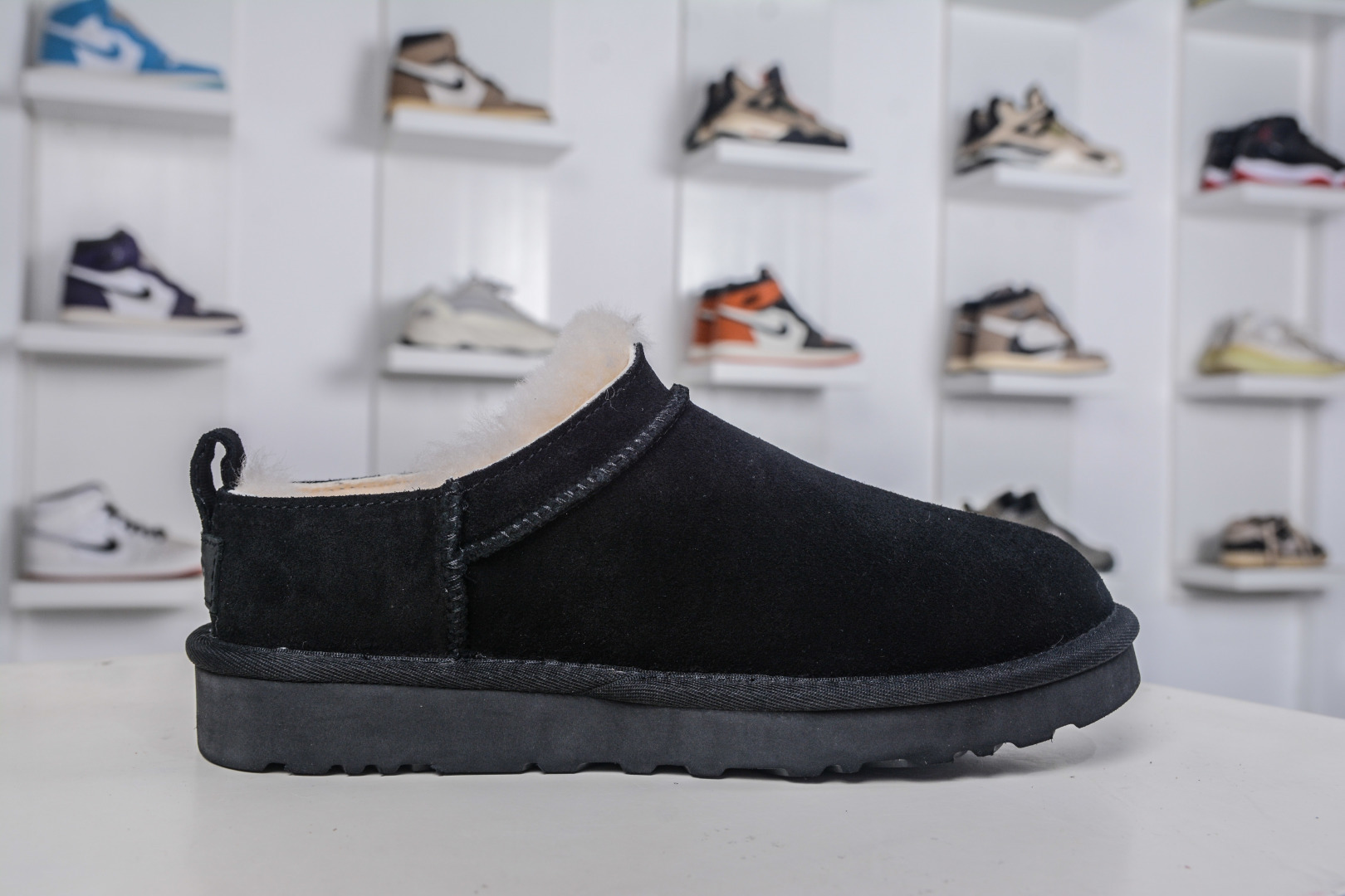 240 UGG Classic Micro 经典超迷你 经典靴型搭载更低帮设计 1173891