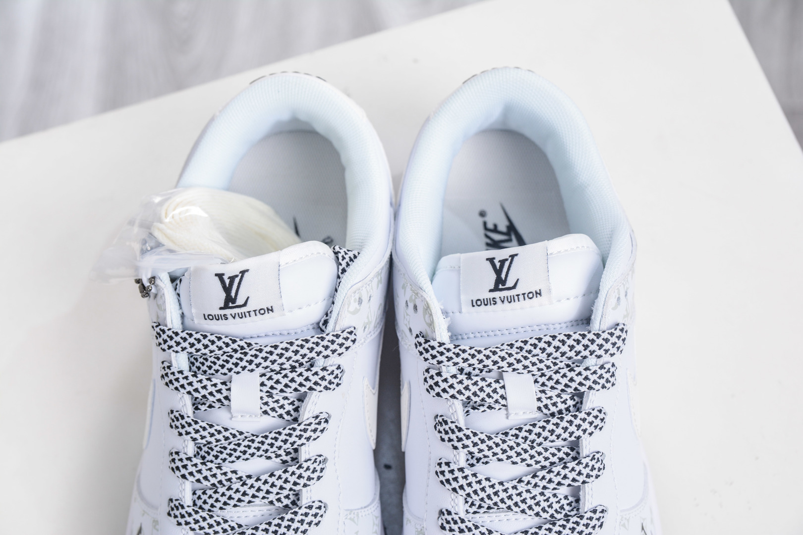 Nike SB Dunk Low x Louis Vuitton White/Gray, Premium Leather, All Sizes! 9 cmp i1758815881166 6106 0 7