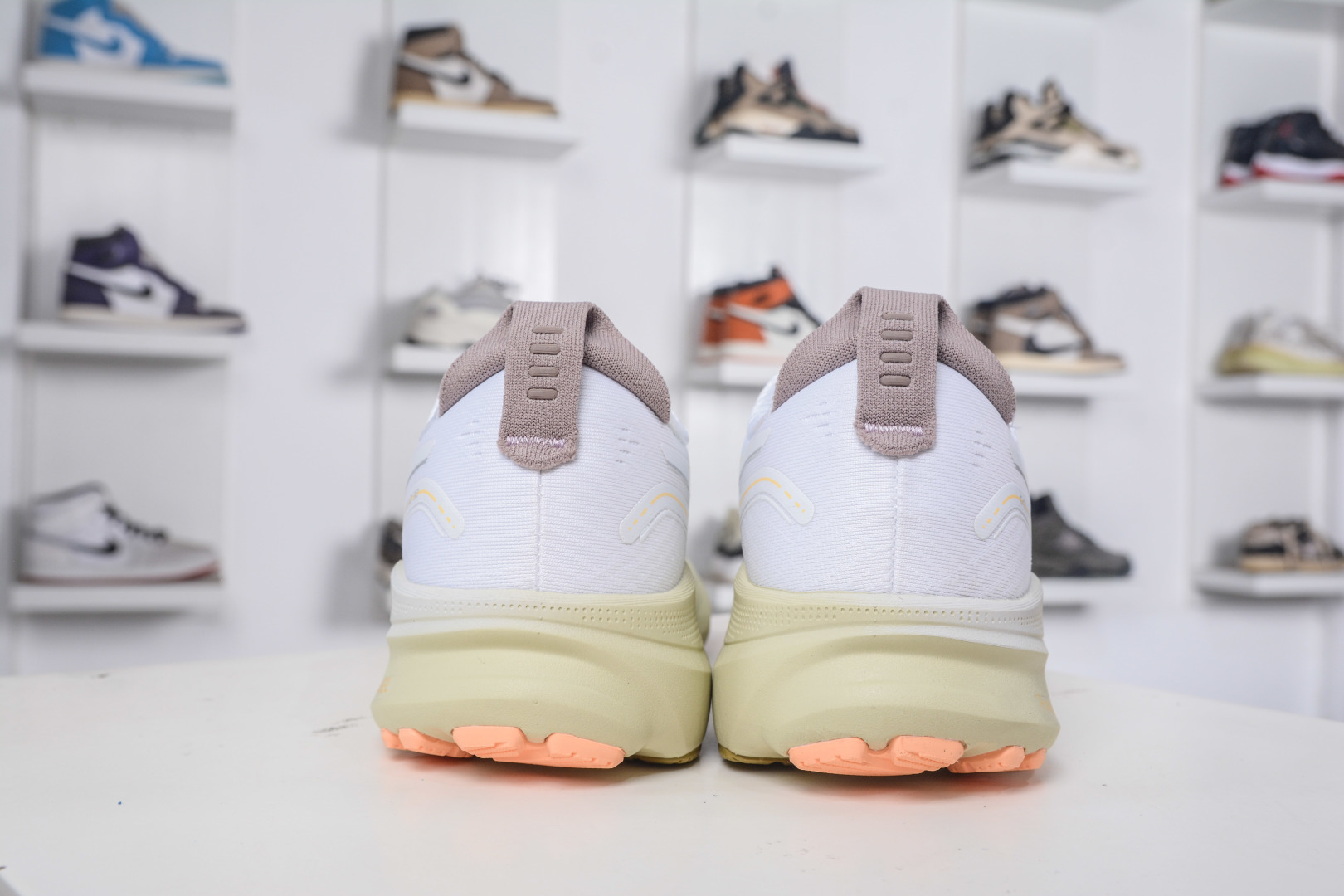 180 AsicsGel-Kayano 32 亚瑟士运动休闲透气专业跑鞋 1011C051-101