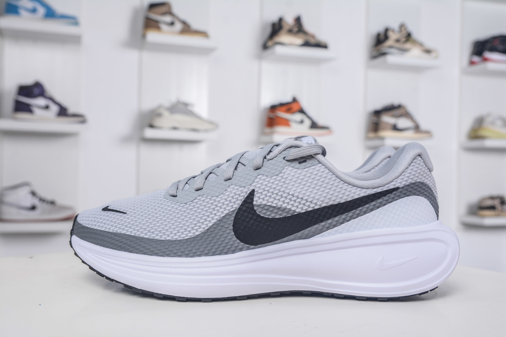 Nike Revolution 8 Running Shoes Lightweight Mesh Breathable HJ9198-004 2 cmp i1758816539272 1 0 0