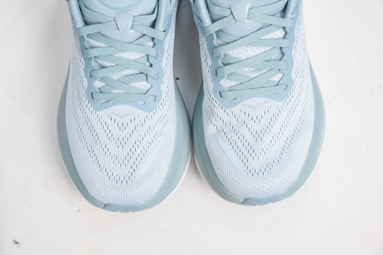 Hoka One One Bondi 8 Lightweight Low-Top Outdoor Running Shoes 9 cmp i1758817529407 6197 0 8