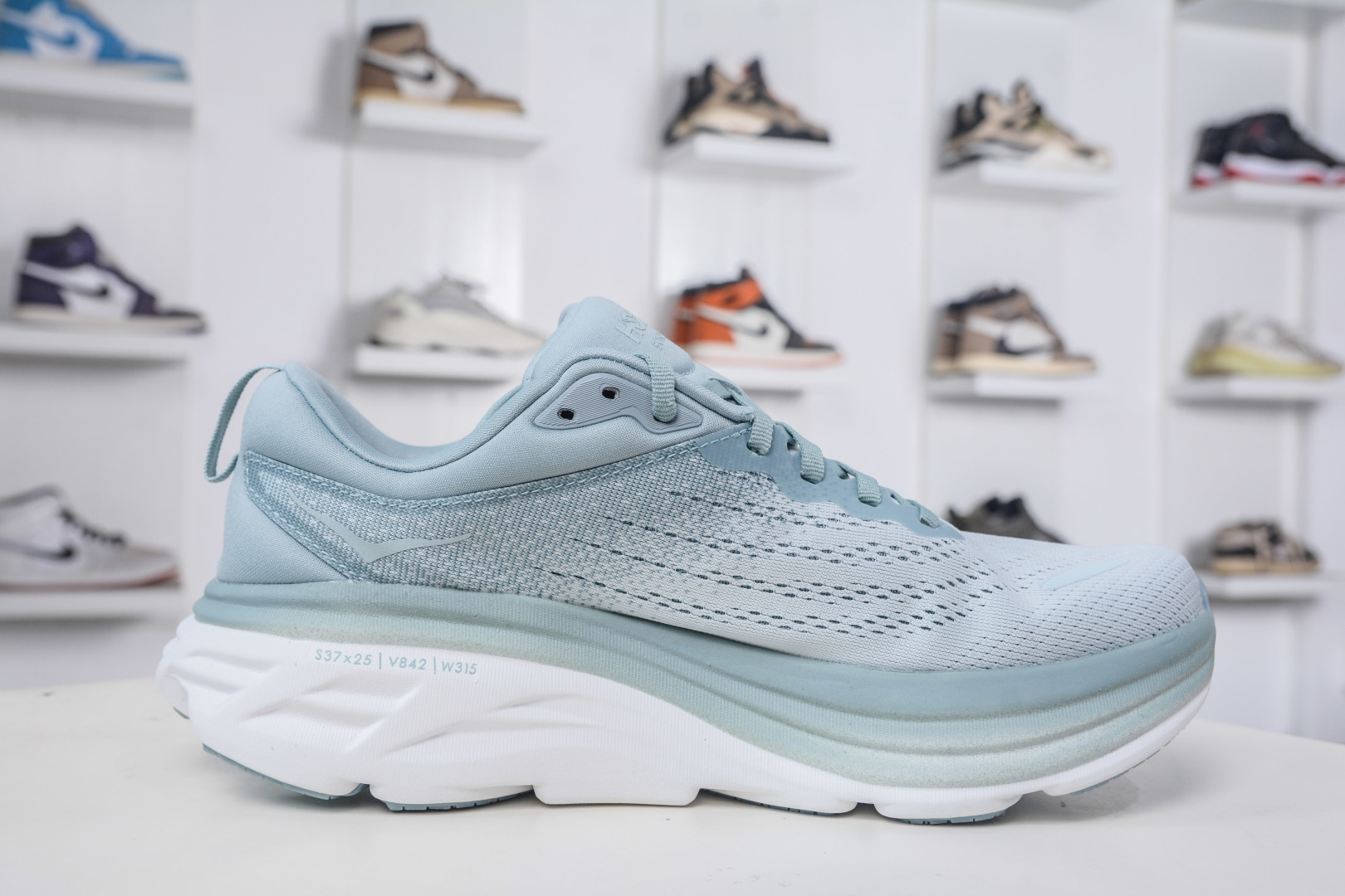 Hoka One One Bondi 8 Lightweight Low-Top Outdoor Running Shoes 3 cmp i1758817529407 8248 0 2