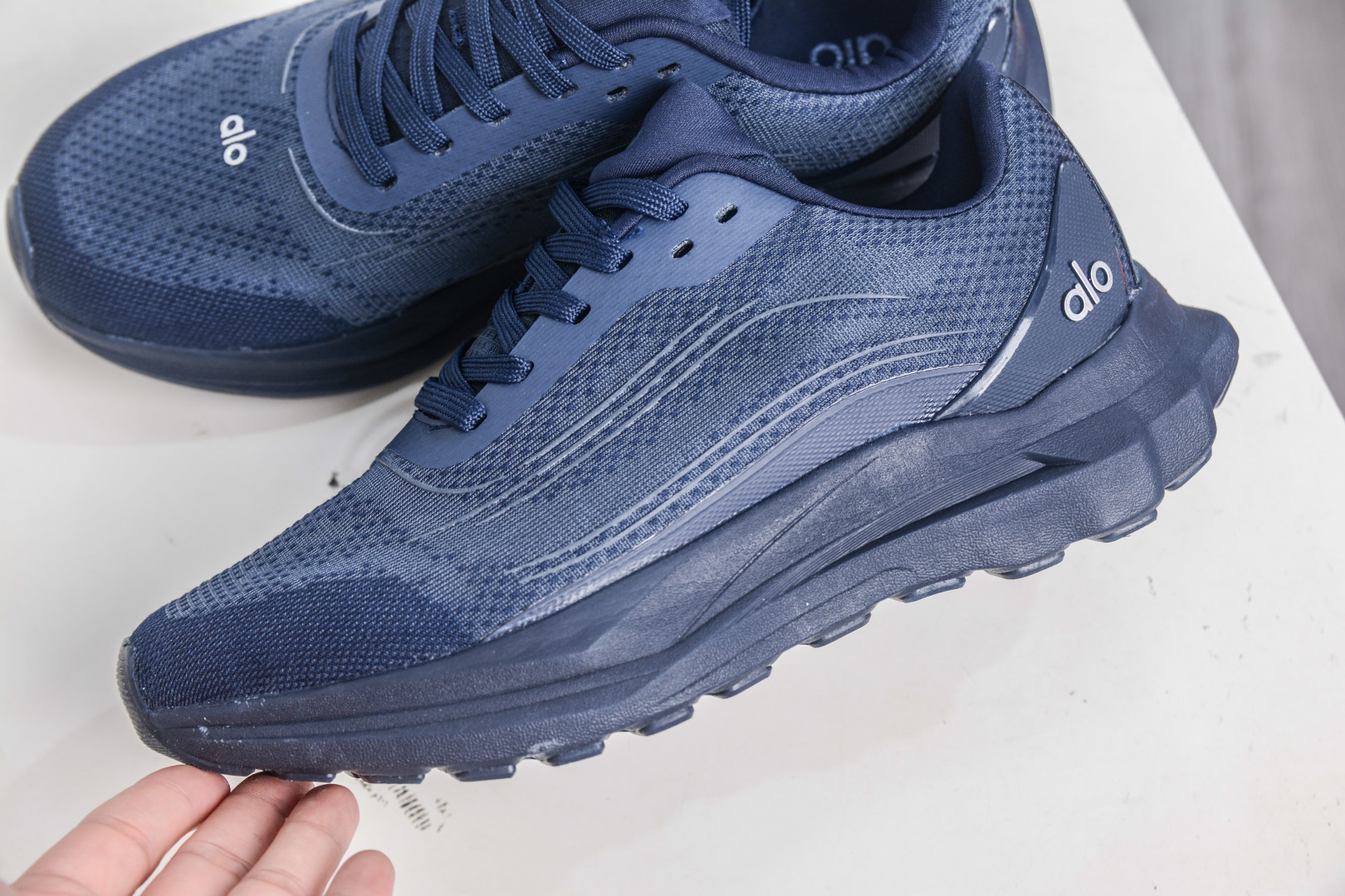 Alo Yoga Runner: Comfortable, Versatile, and Durable Low-Top Running Shoes 7 cmp i1758907993912 4098 0 6