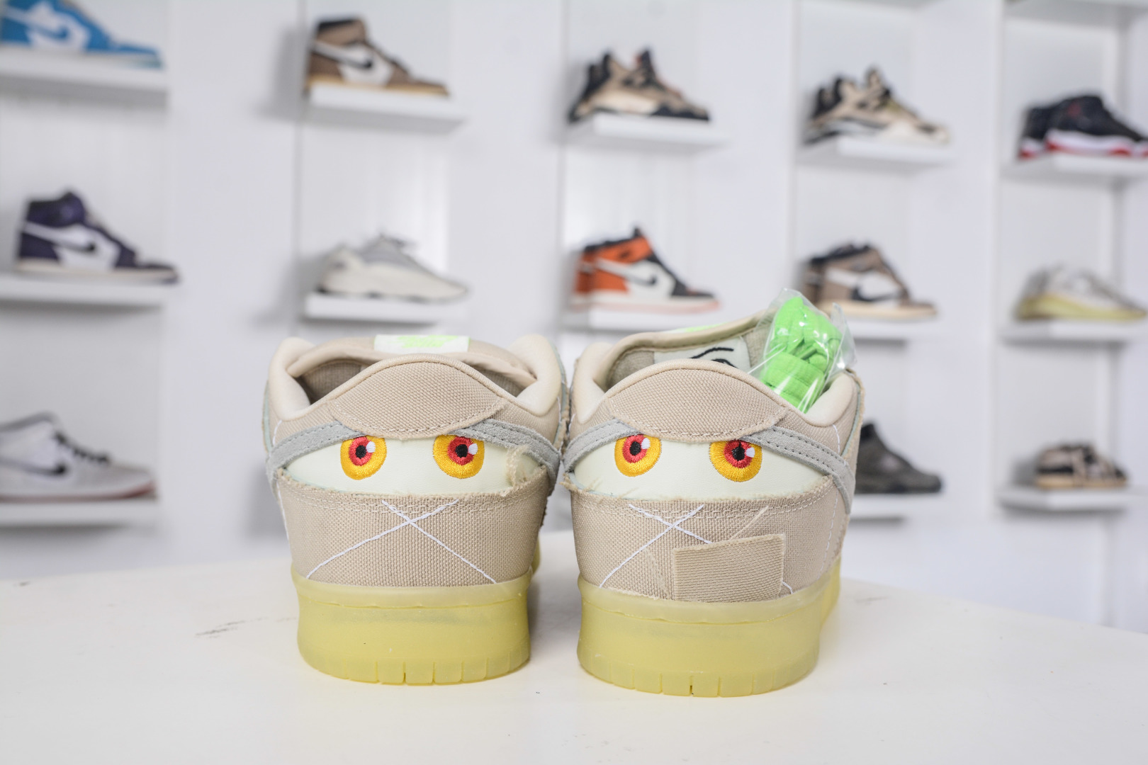 Nike SB Dunk Low Pro PRM "Mummy" Halloween Glow-in-the-Dark Sneakers 2 cmp i1758908422331 4185 0 1