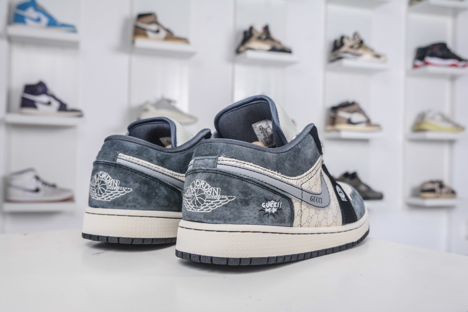 Air Jordan 1 Retro Low x Gucci Custom Sneakers - Stylish and Comfortable 6 cmp i1758908481698 3520 0 5