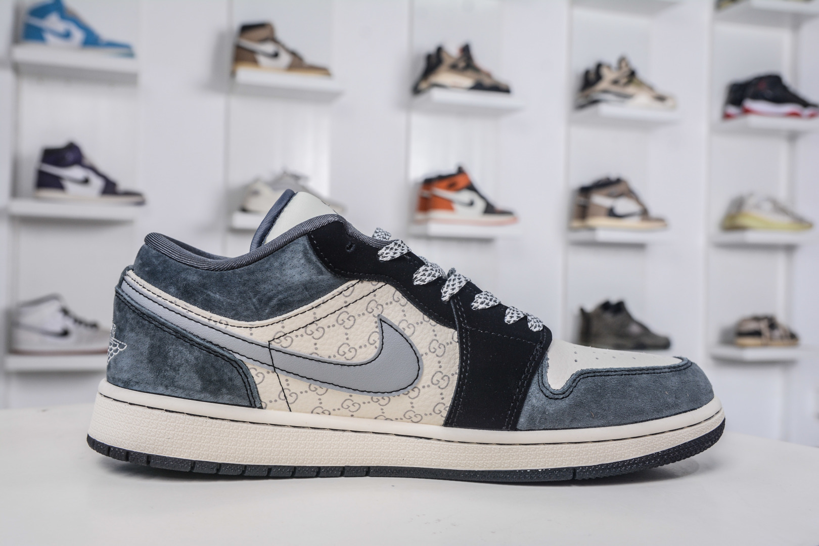 Air Jordan 1 Retro Low x Gucci Custom Sneakers - Stylish and Comfortable 3 cmp i1758908482789 7687 0 2