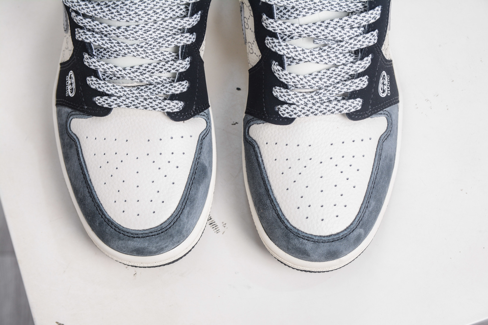 Air Jordan 1 Retro Low x Gucci Custom Sneakers - Stylish and Comfortable 9 cmp i1758908482797 9792 0 8