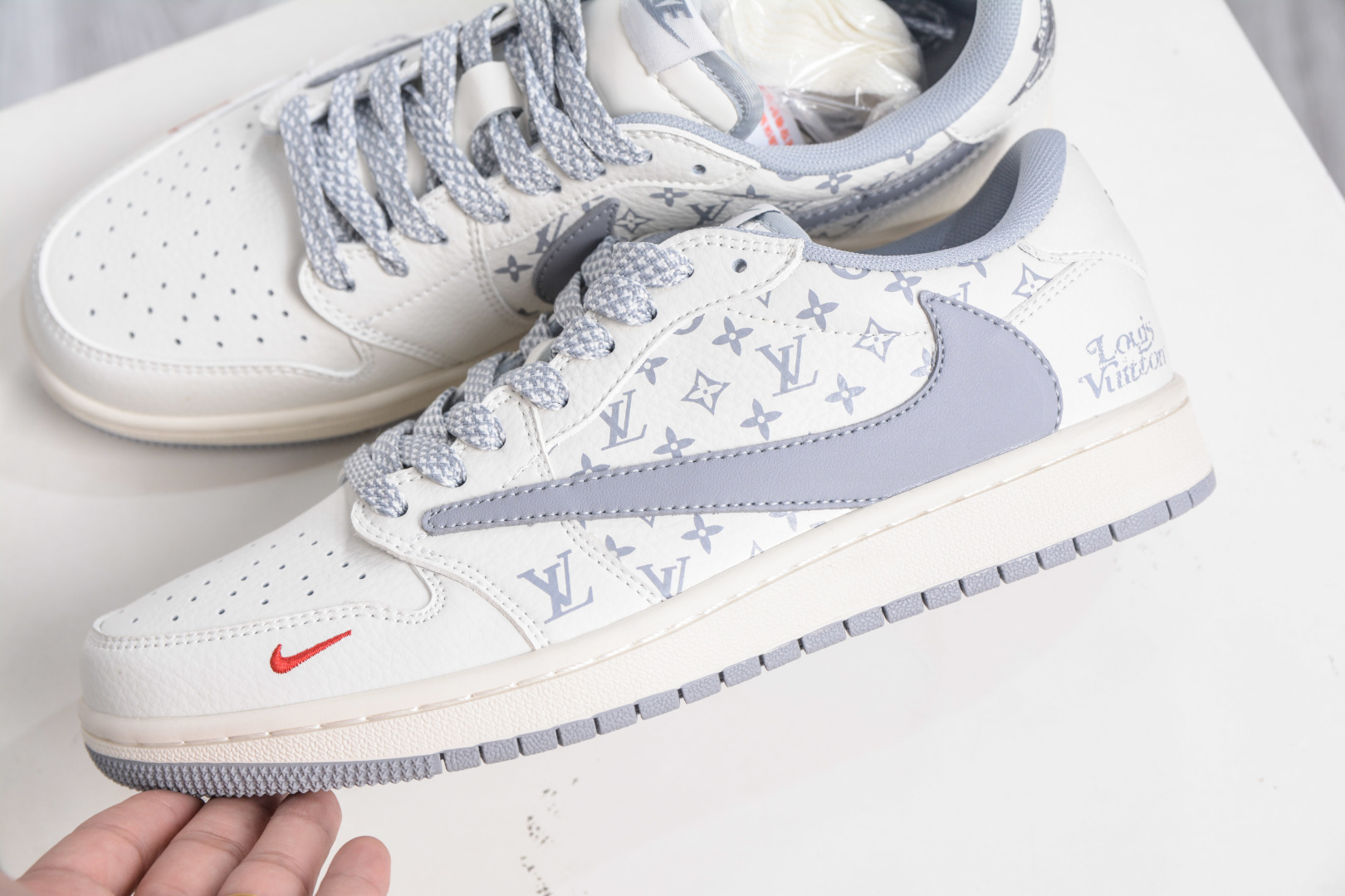 TS x Air Jordan x Louis Vuitton Air Jordan 1 Low - White/Grey/Red 7 cmp i1758908542988 940 0 6