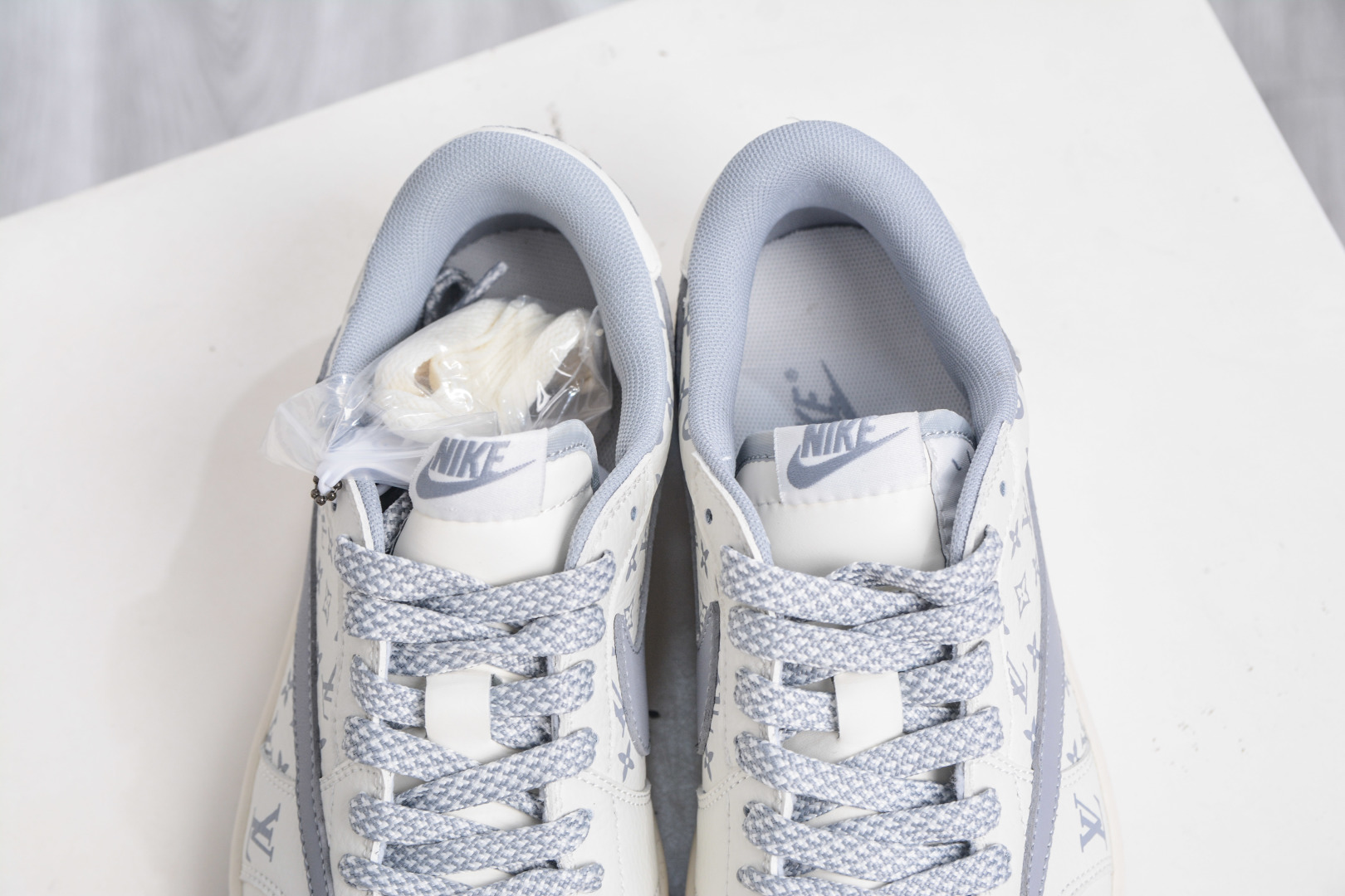 TS x Air Jordan x Louis Vuitton Air Jordan 1 Low - White/Grey/Red 8 cmp i1758908543964 374 0 7